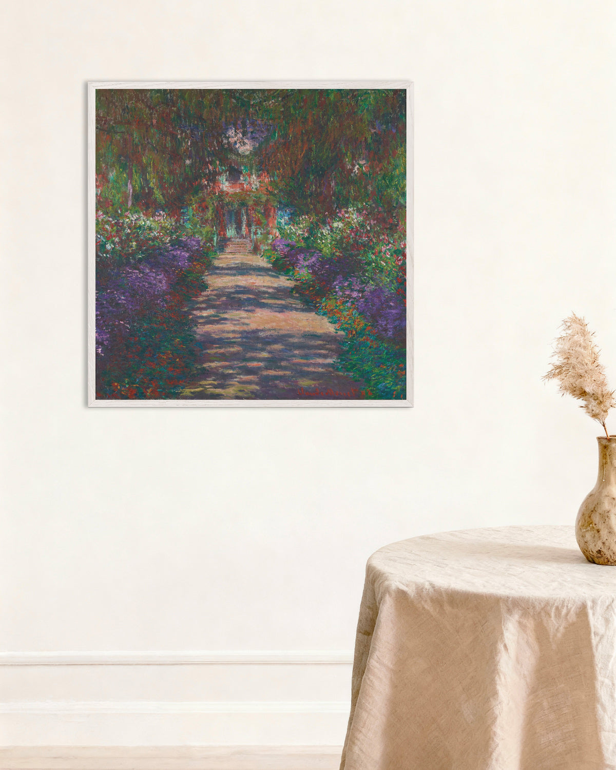 Plakat En allé i Monets have i Giverny (1902) af Claude Monet med hvid træramme