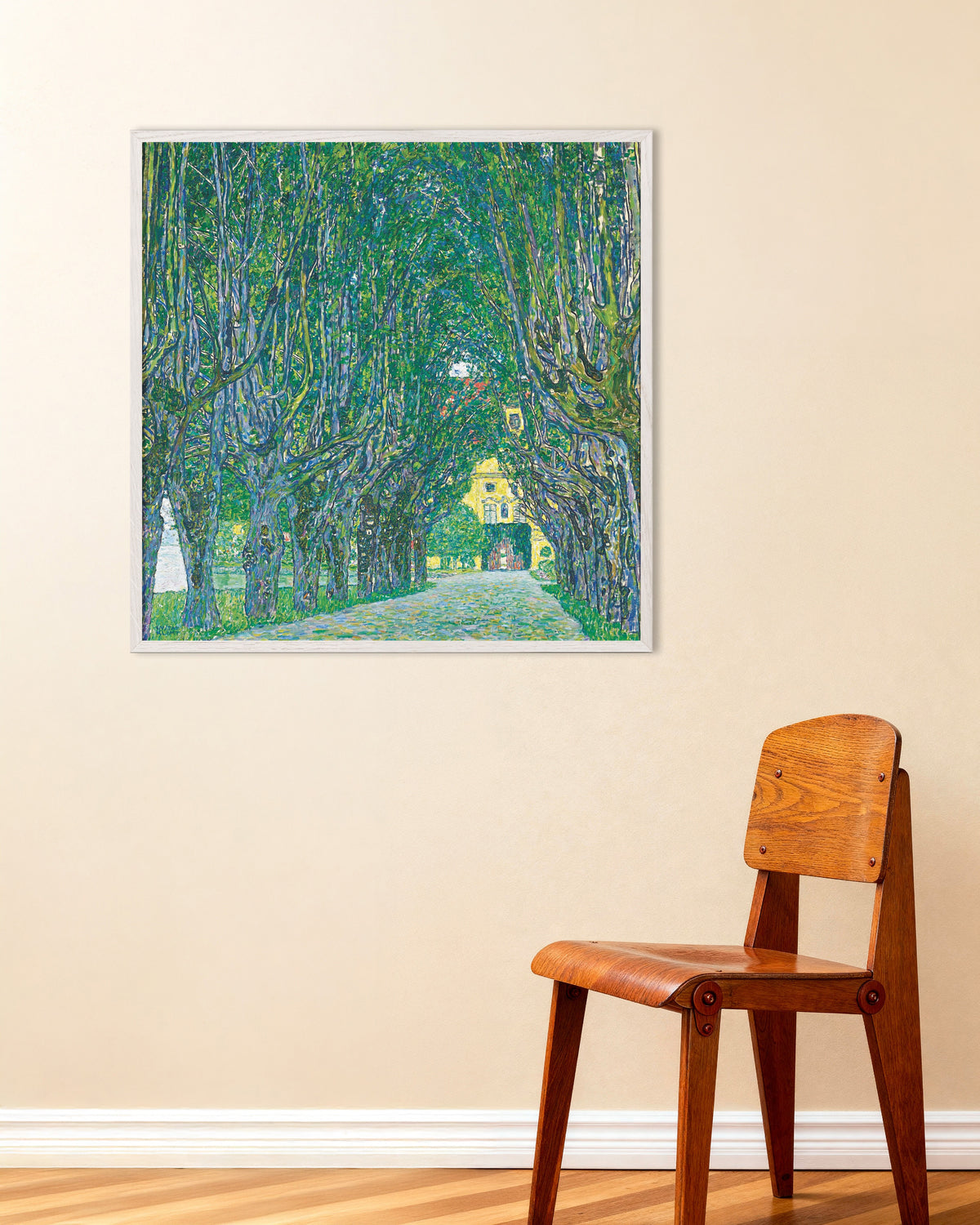 Plakat Allé til Schloss Kammer (1912) af Gustav Klimt med hvid træramme