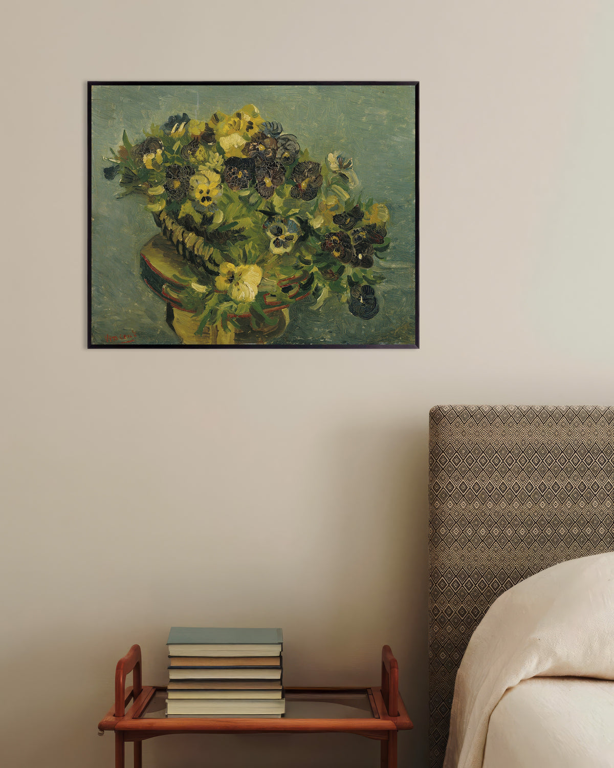 Poster af Kurv med stedmoderblomster på et lille bord (1887) af Vincent van Gogh, med metalramme