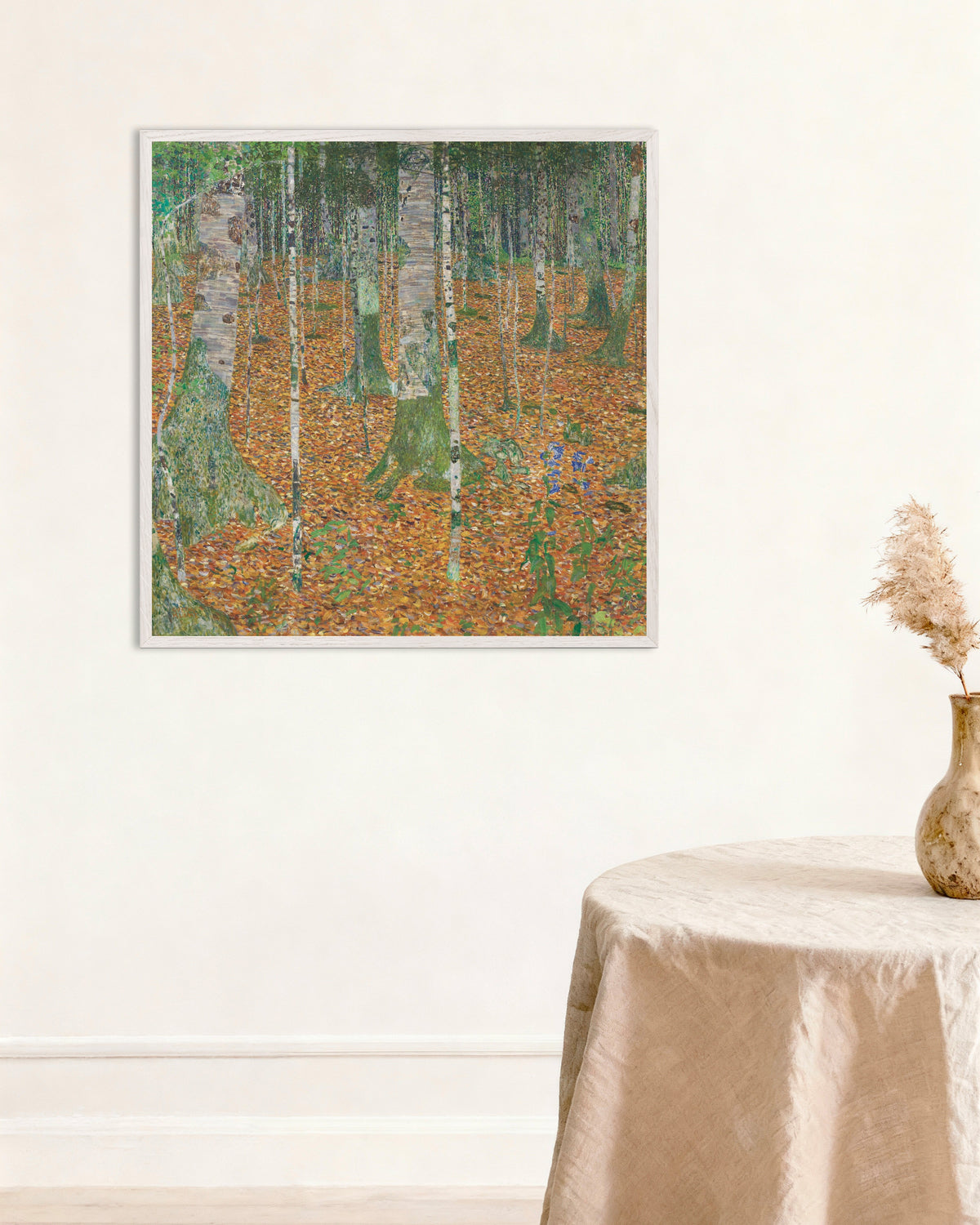 Plakat Birkeskov (1903) af Gustav Klimt med hvid træramme