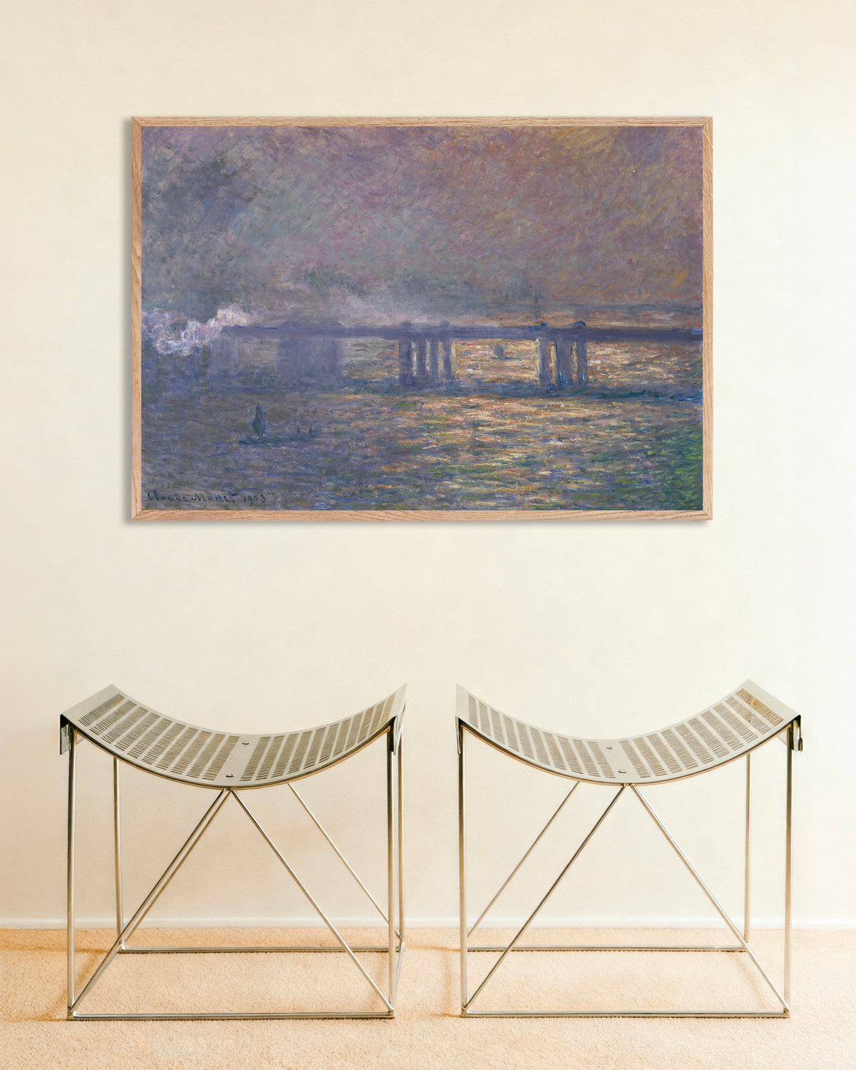 Plakat Charing Cross Bridge (1903) af Claude Monet med ramme i naturtræ