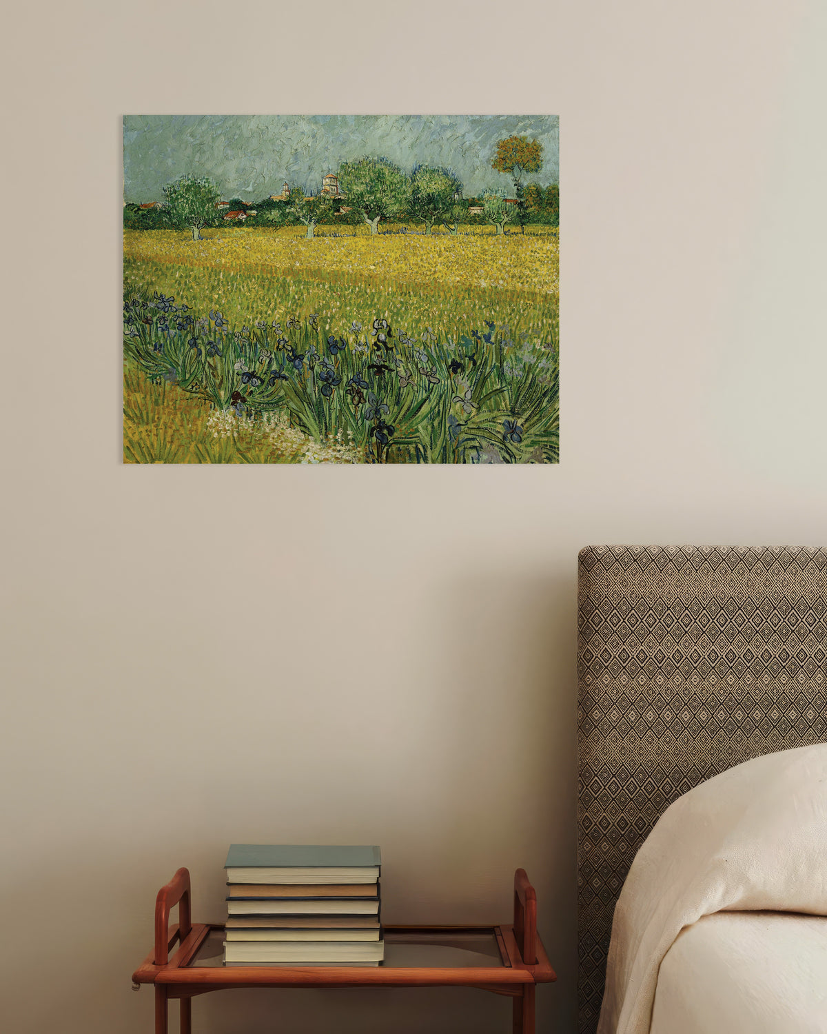 Poster med Mark med irisblomster nær Arles (1888) af Vincent van Gogh