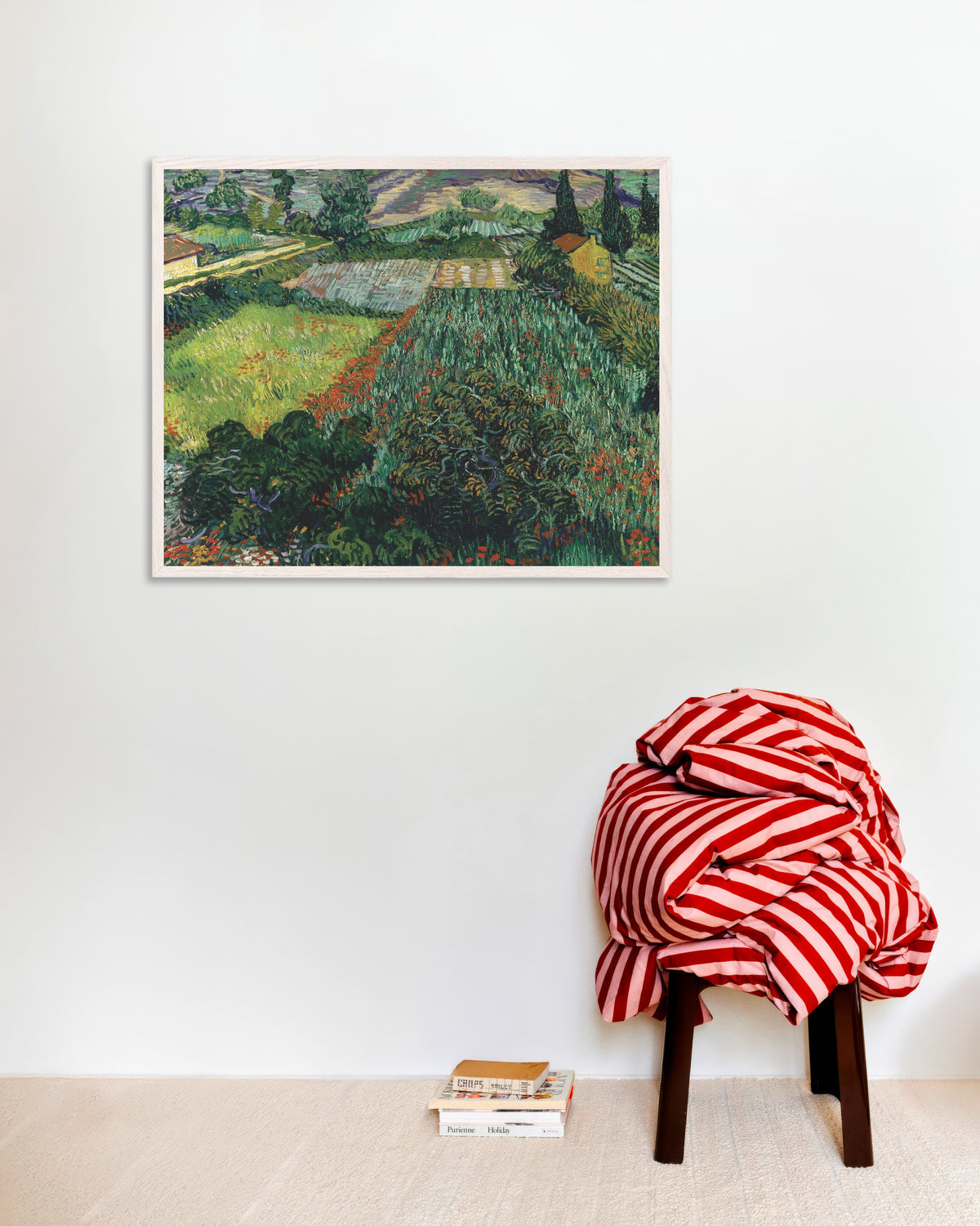 Poster med Valmuefelt (1889) af Vincent van Gogh, med hvid træramme
