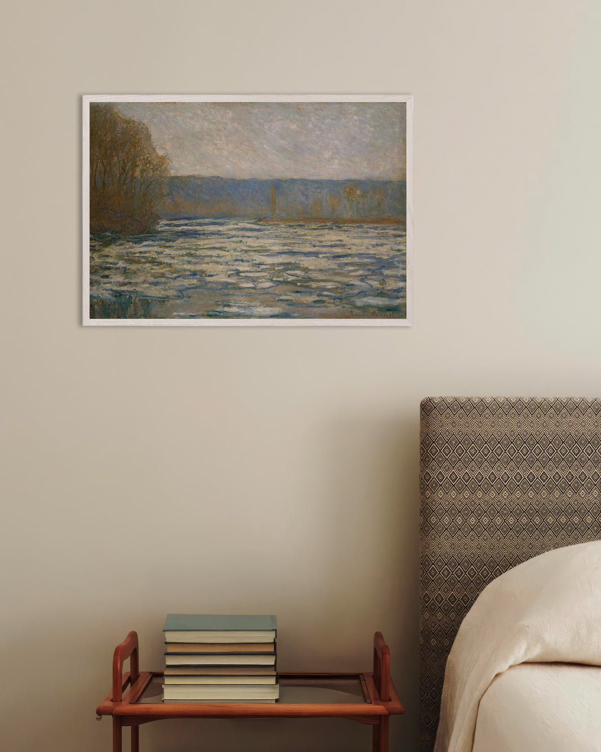Plakat Islæg bryder op på Seinen ved Bennecourt (1893) af Claude Monet med hvid træramme