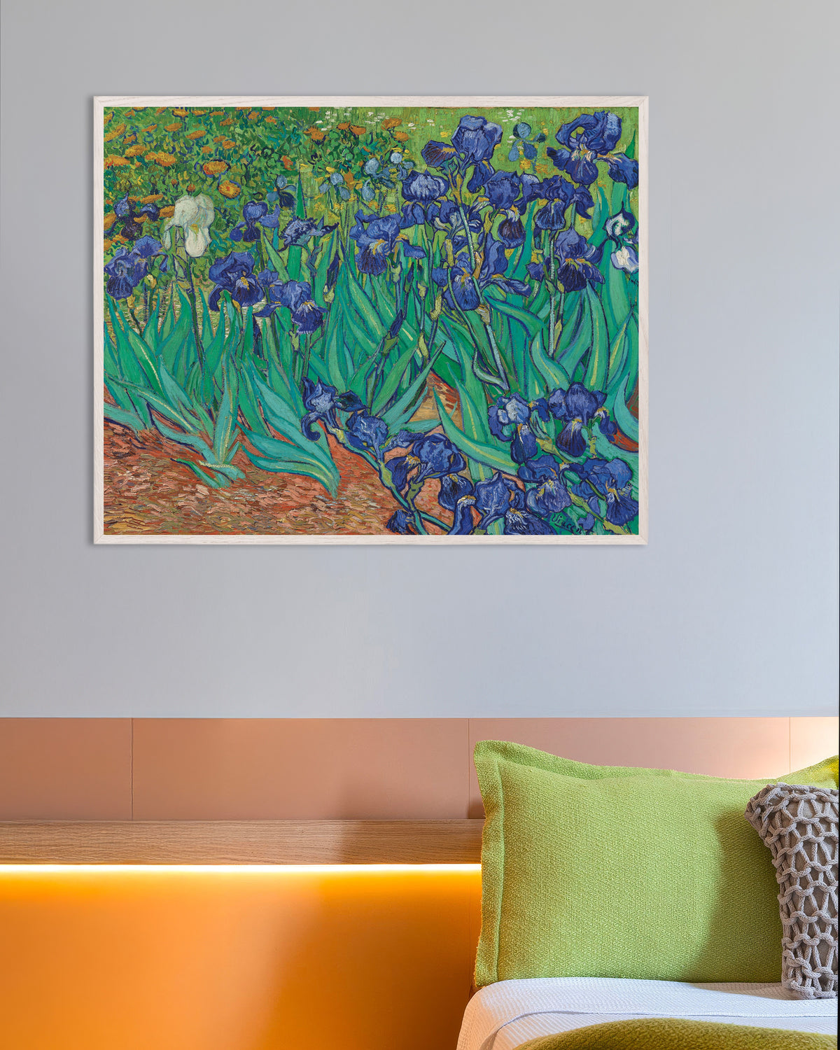 Poster med Iris (1889) af Vincent van Gogh, med hvid træramme