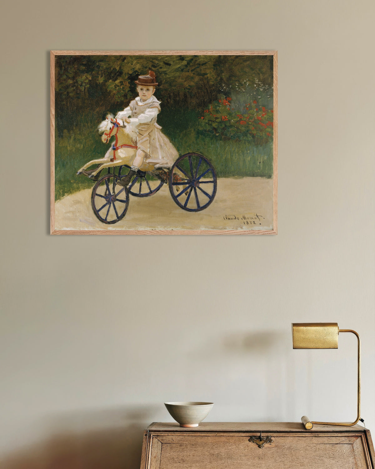 Plakat Jean Monet på sin kæphest (1872) af Claude Monet med ramme i naturtræ