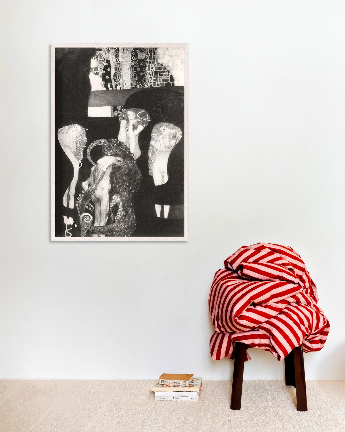 Plakat Jurisprudensen (1907) af Gustav Klimt med hvid træramme