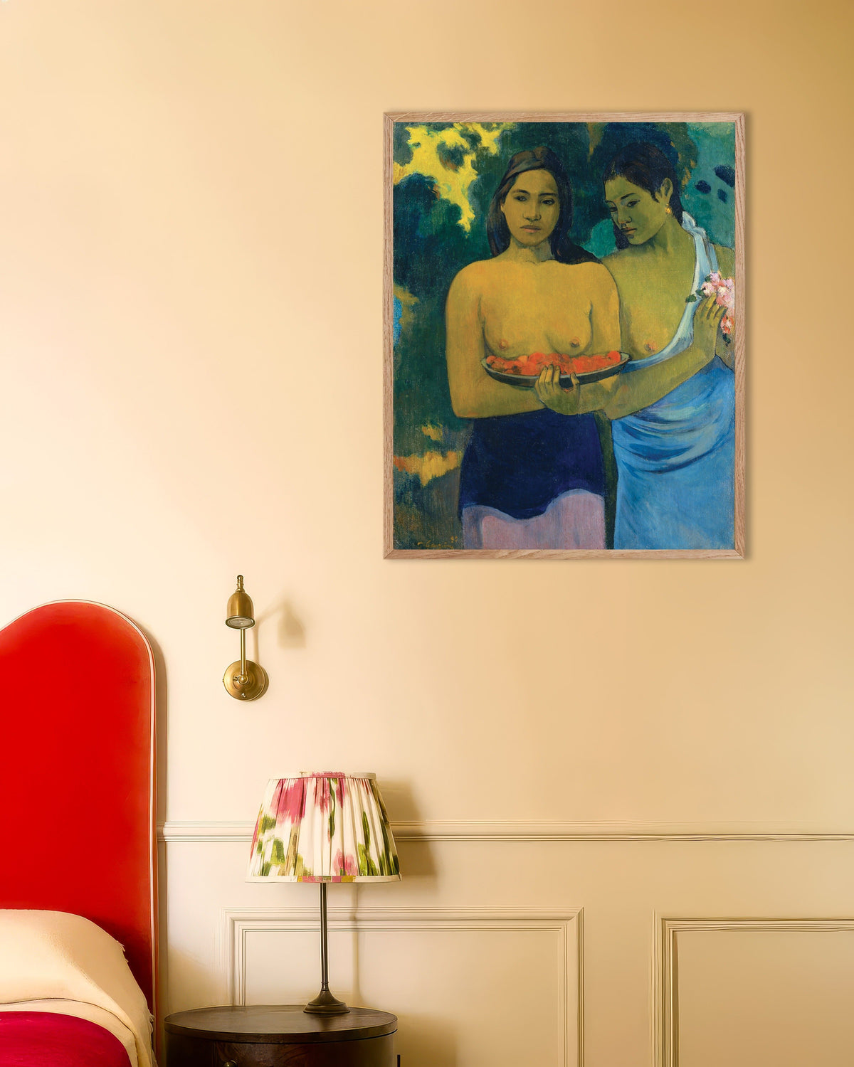 Poster med Paul Gauguin, To tahitianske kvinder, med naturfarvet træramme