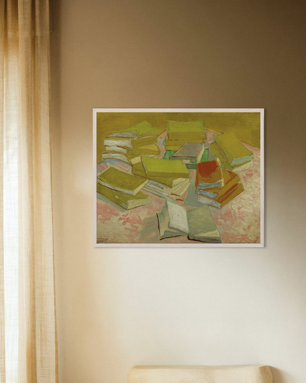 Poster med Stakke af franske romaner (1887) af Vincent van Gogh, med hvid træramme