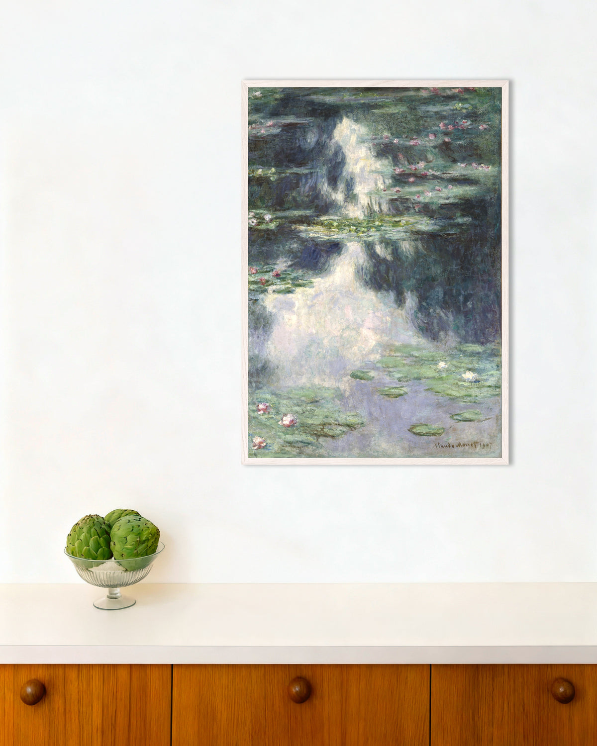 Plakat Dam med åkander (1907) af Claude Monet med hvid træramme