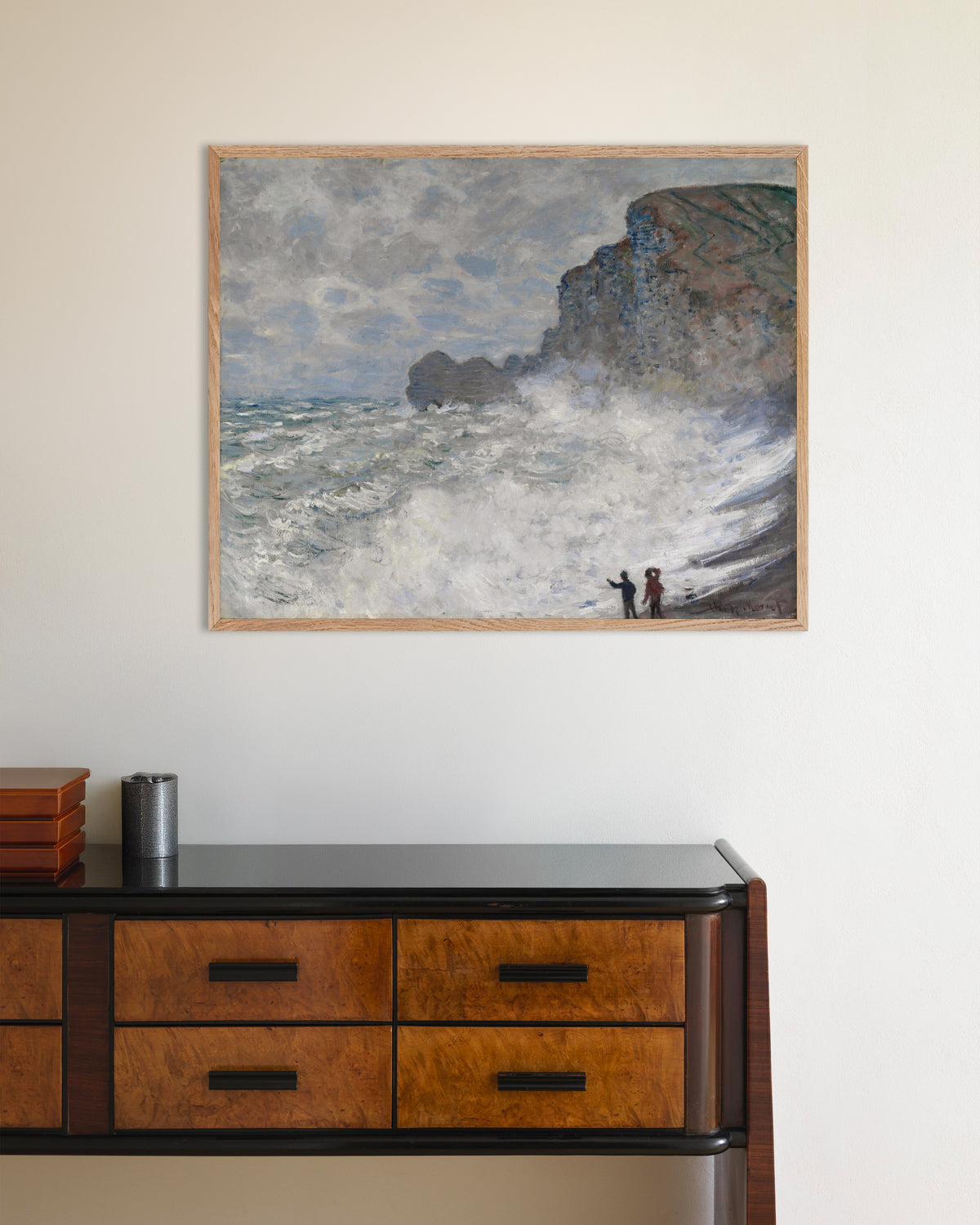 Plakat Uvejr ved Étretat (1883) af Claude Monet med ramme i naturtræ