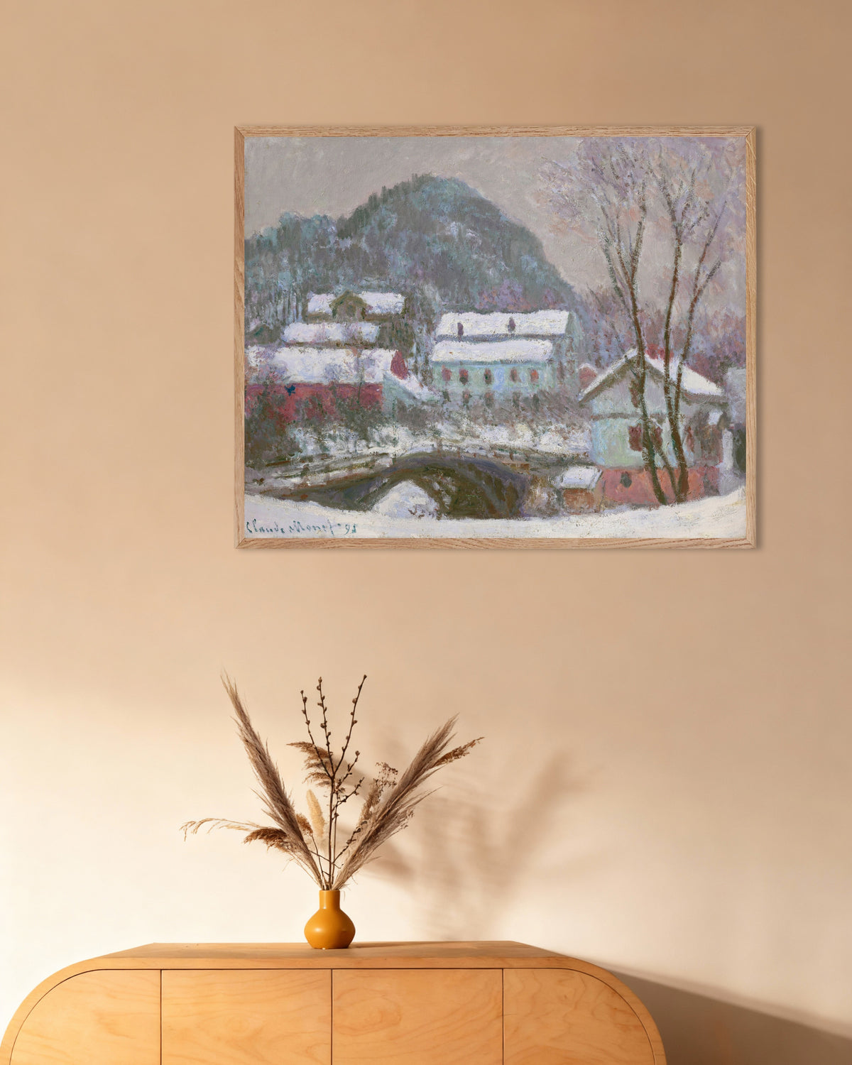 Plakat Sandvika, Norge, sne (1895) af Claude Monet med ramme i naturtræ