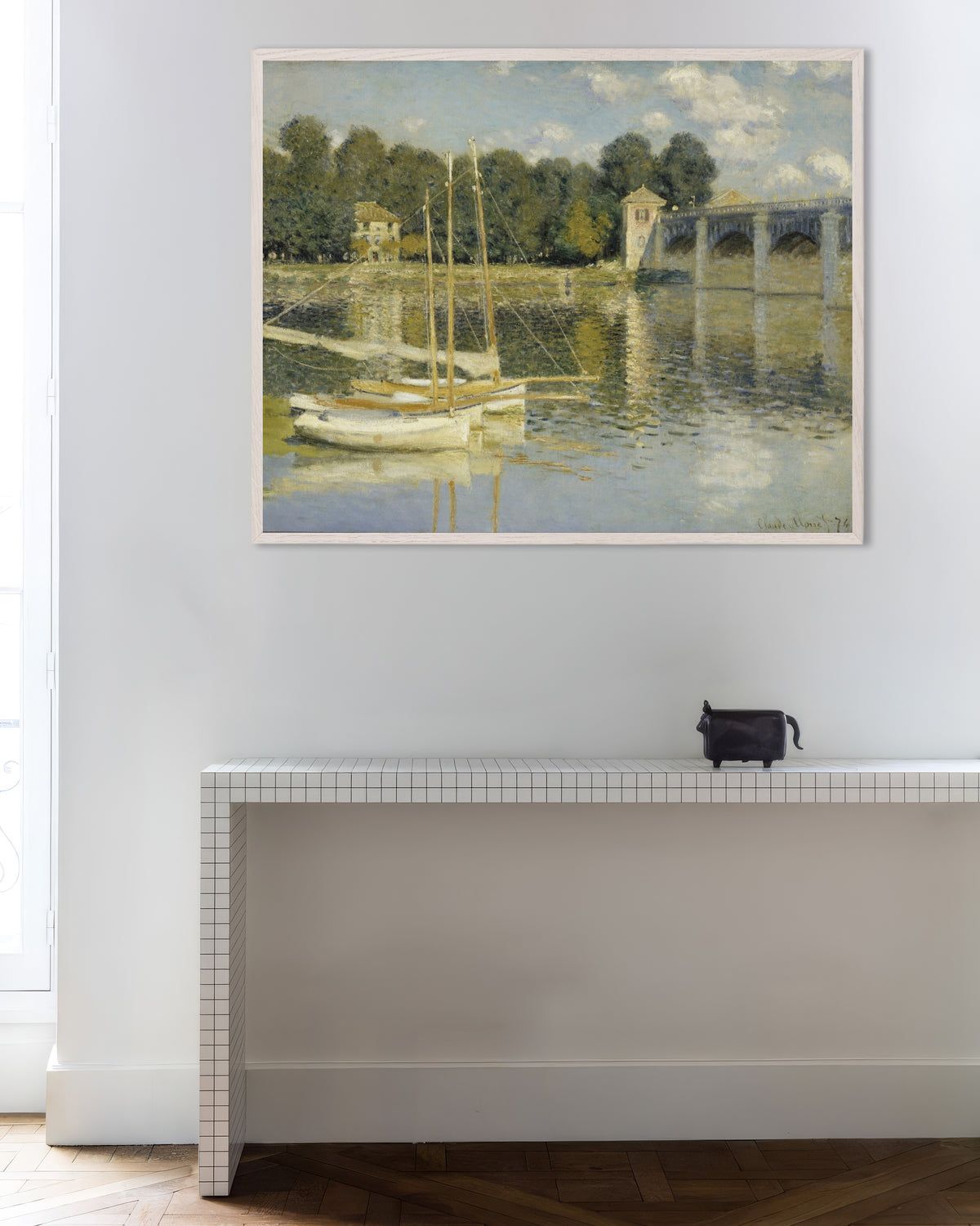 Plakat Broen ved Argenteuil (1874) af Claude Monet med hvid træramme