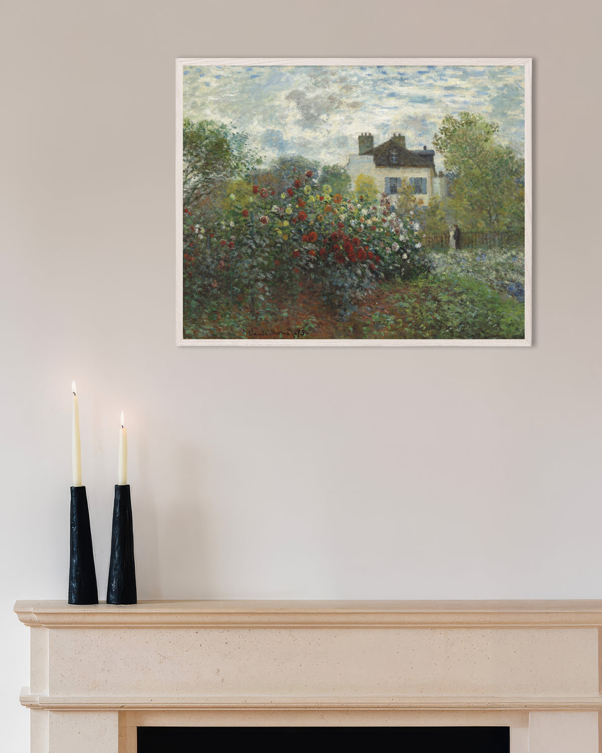 Plakat Kunstnerens have i Argenteuil, et hjørne med georginer (1873) af Claude Monet med hvid træramme
