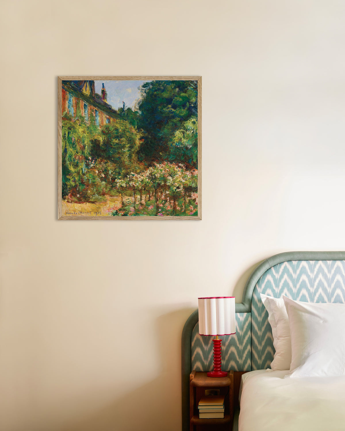 Plakat Kunstnerens hus i Giverny (1912) af Claude Monet med ramme i naturtræ