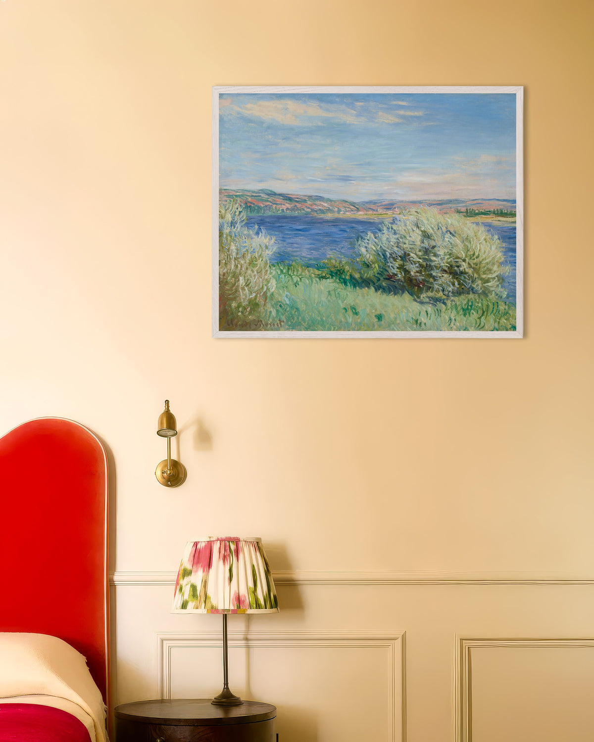 Plakat Seinens bredder nær Vétheuil (1881) af Claude Monet med hvid træramme