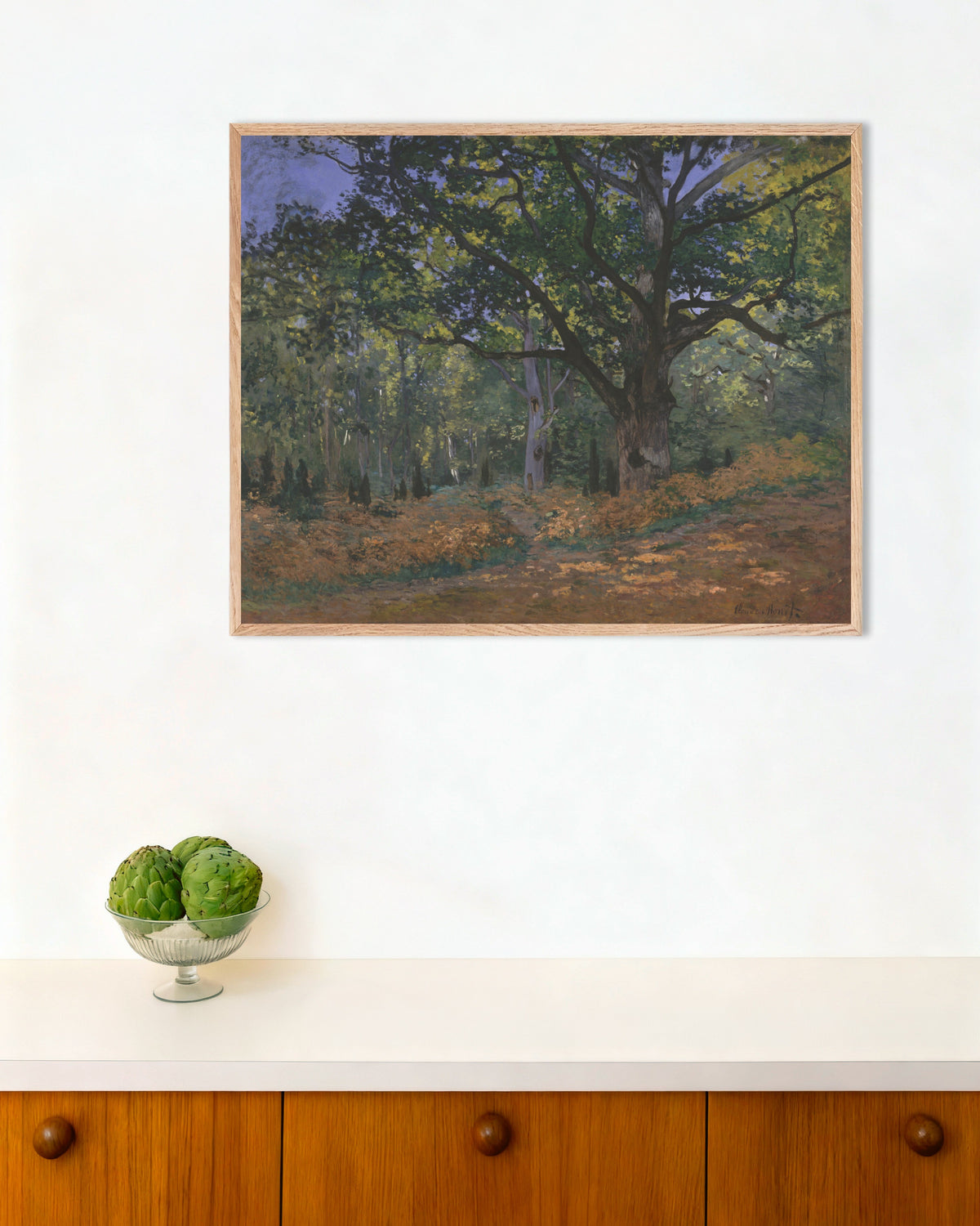 Plakat Bodmer-egen, Fontainebleau-skoven (1865) af Claude Monet med ramme i naturtræ