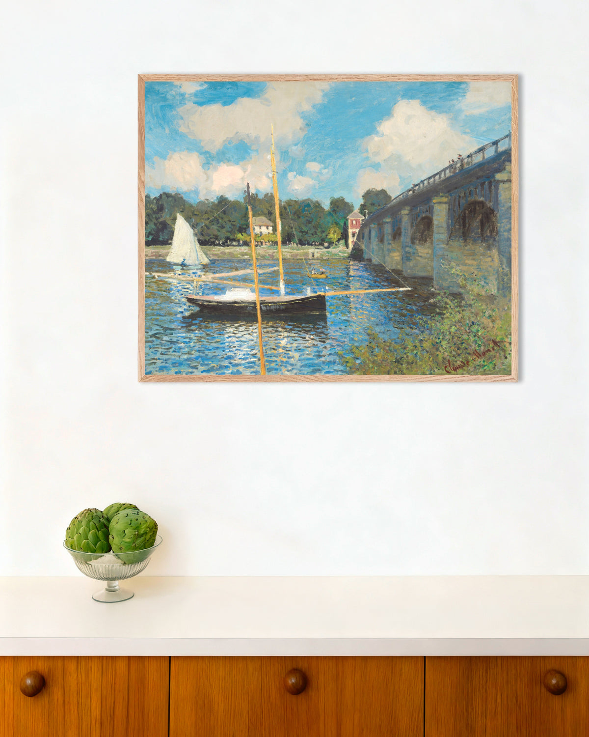 Plakat Broen i Argenteuil (1874) af Claude Monet med ramme i naturtræ