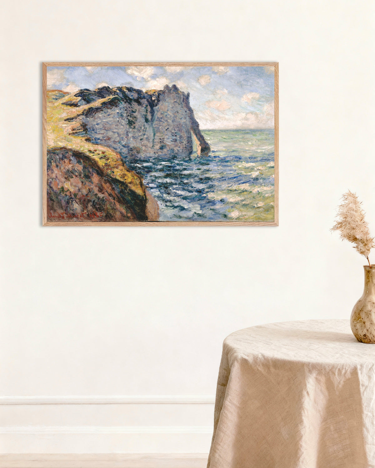 Plakat Falaise d'Aval, Étretat (1885) af Claude Monet med ramme i naturtræ