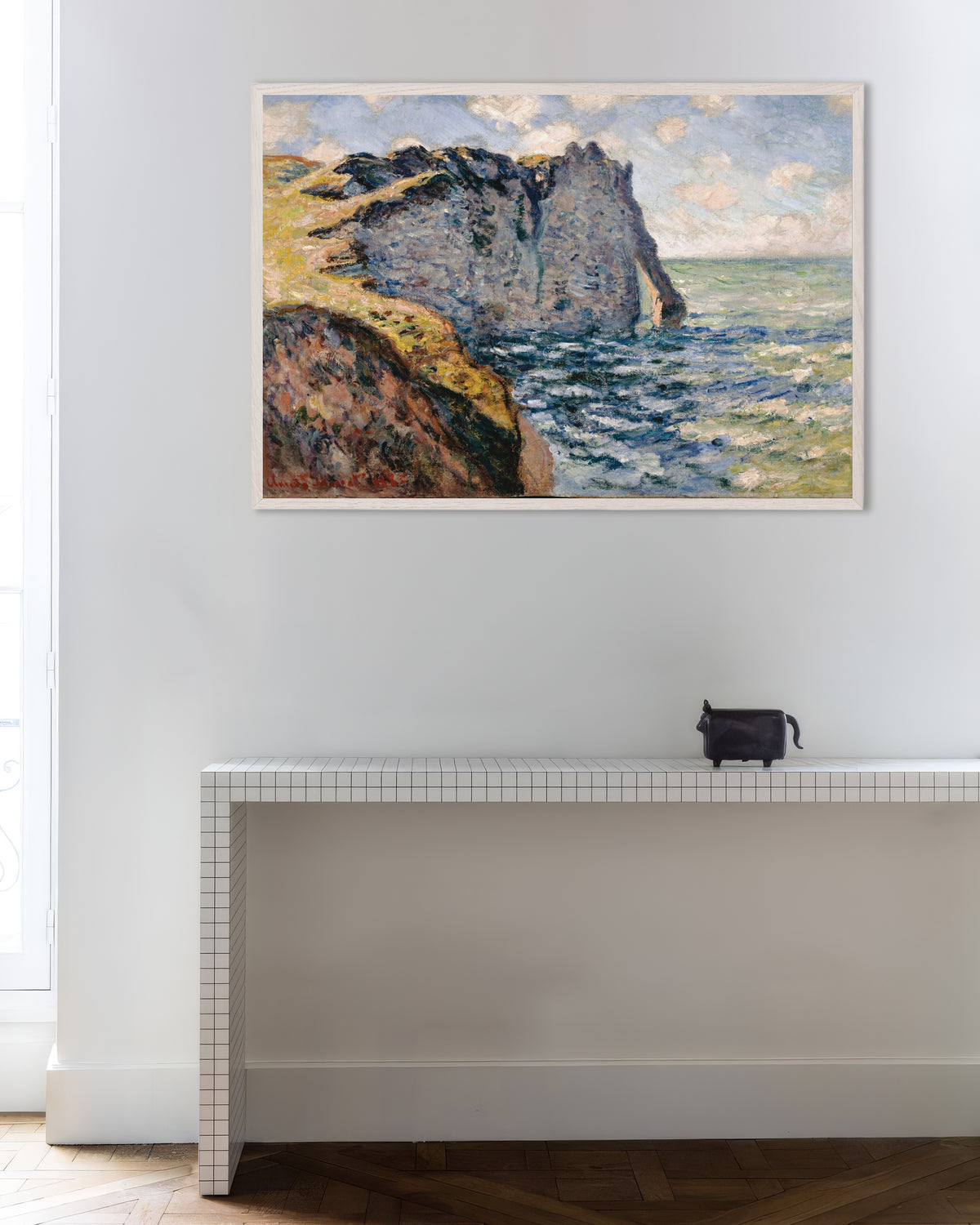 Plakat Falaise d'Aval, Étretat (1885) af Claude Monet med hvid træramme