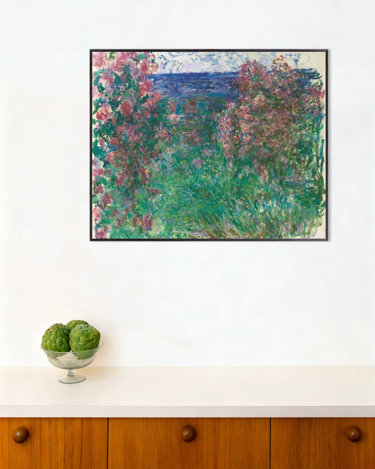 Plakat Huset blandt roserne (ca. 1925) af Claude Monet med metalramme