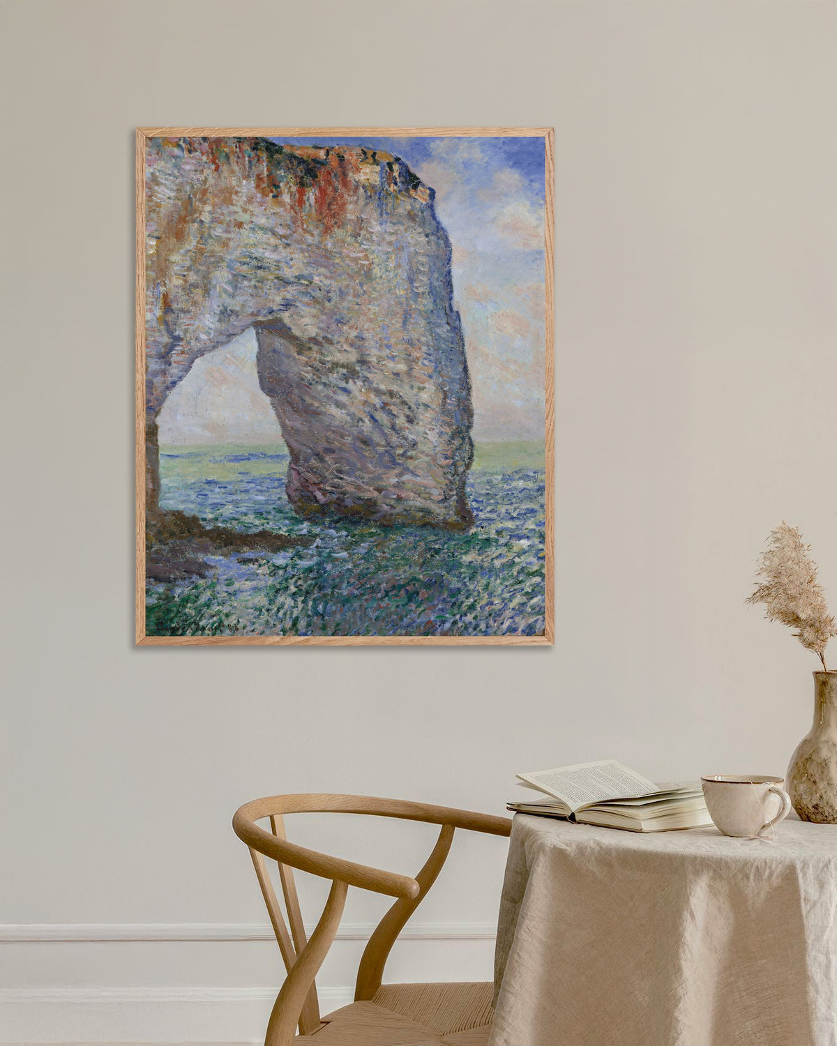 Plakat Manneporte ved Étretat (1886) af Claude Monet med ramme i naturtræ