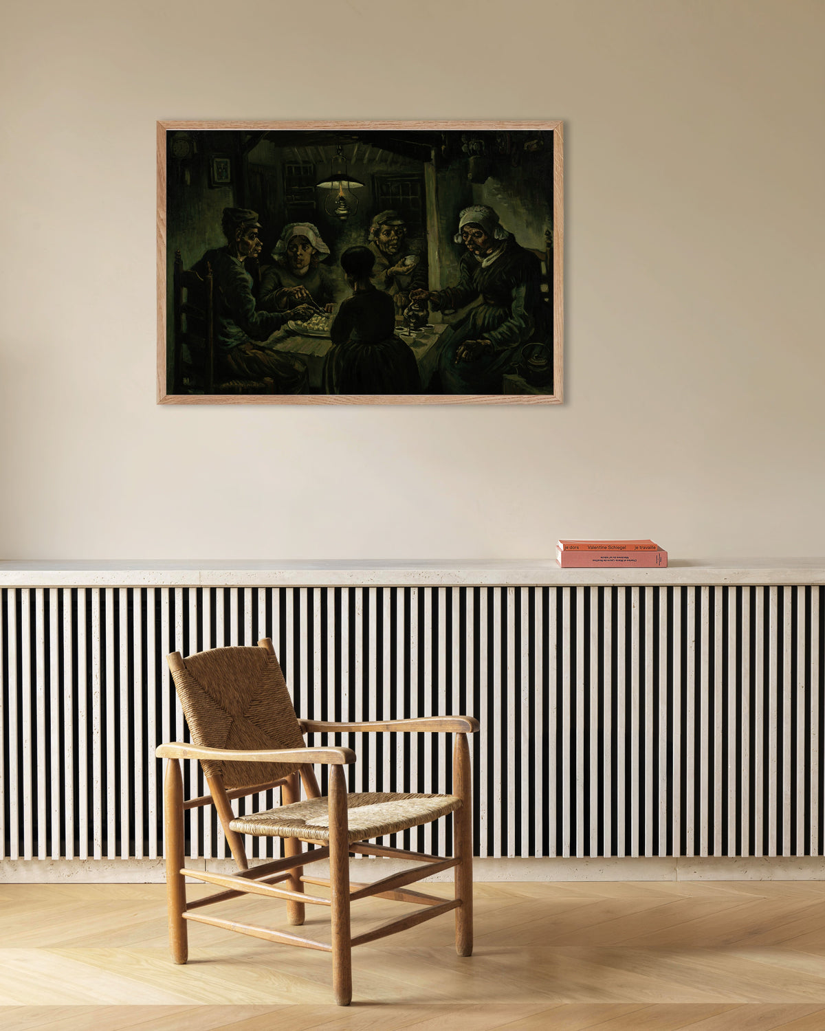 Plakat med Kartoffelspiserne (1885) af Vincent van Gogh, med ramme i naturtræ
