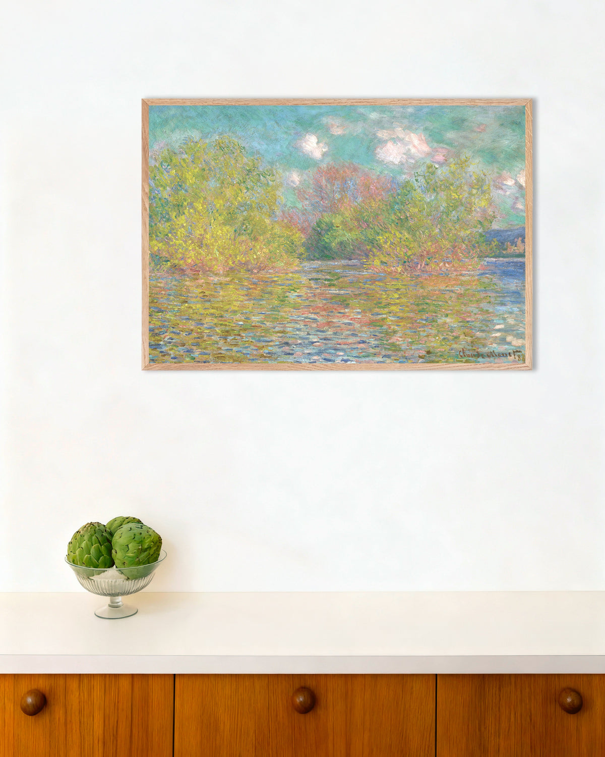 Plakat Seinen nær Giverny (1888) af Claude Monet med ramme i naturtræ