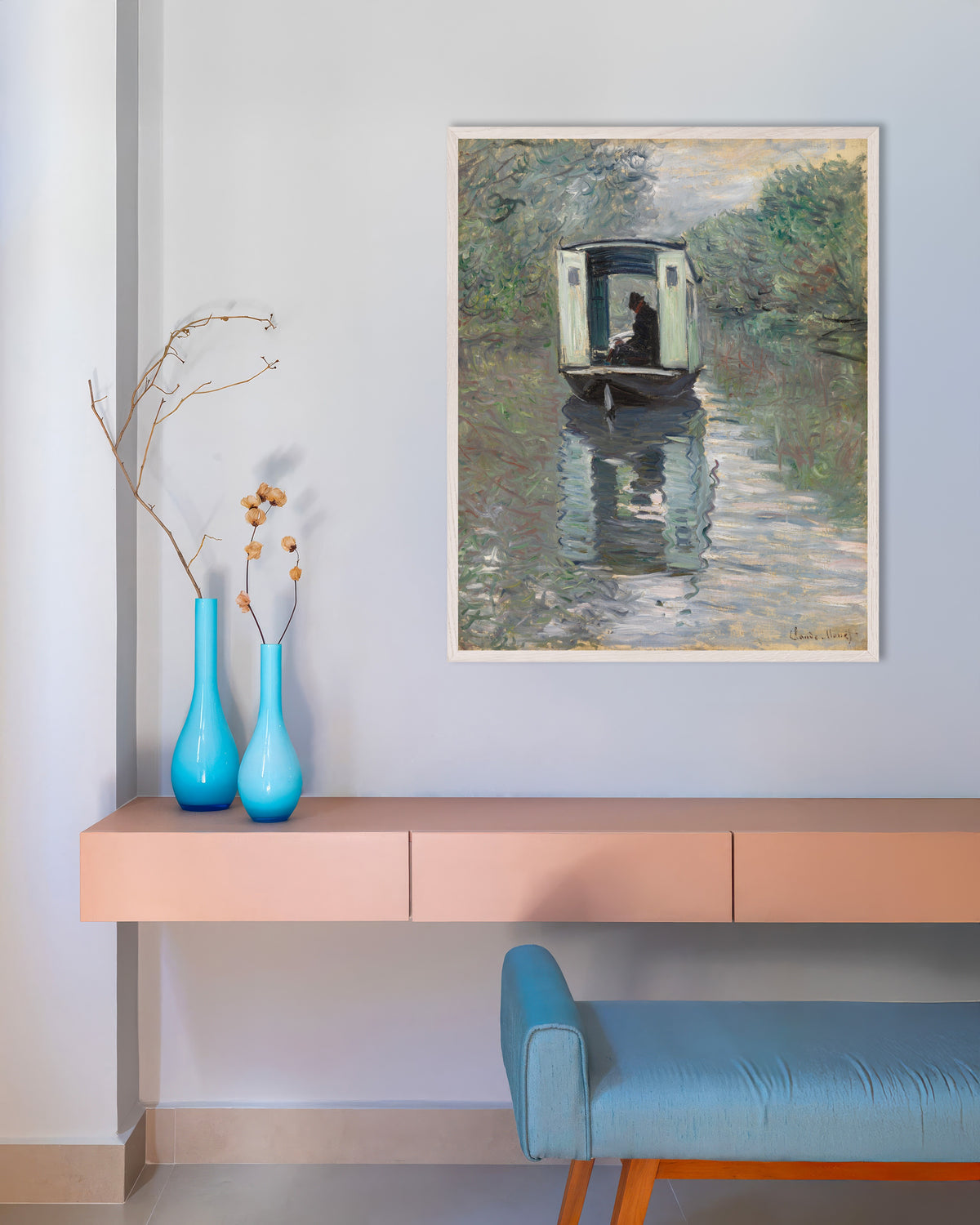 Plakat Atelierbåden (1876) af Claude Monet med hvid træramme