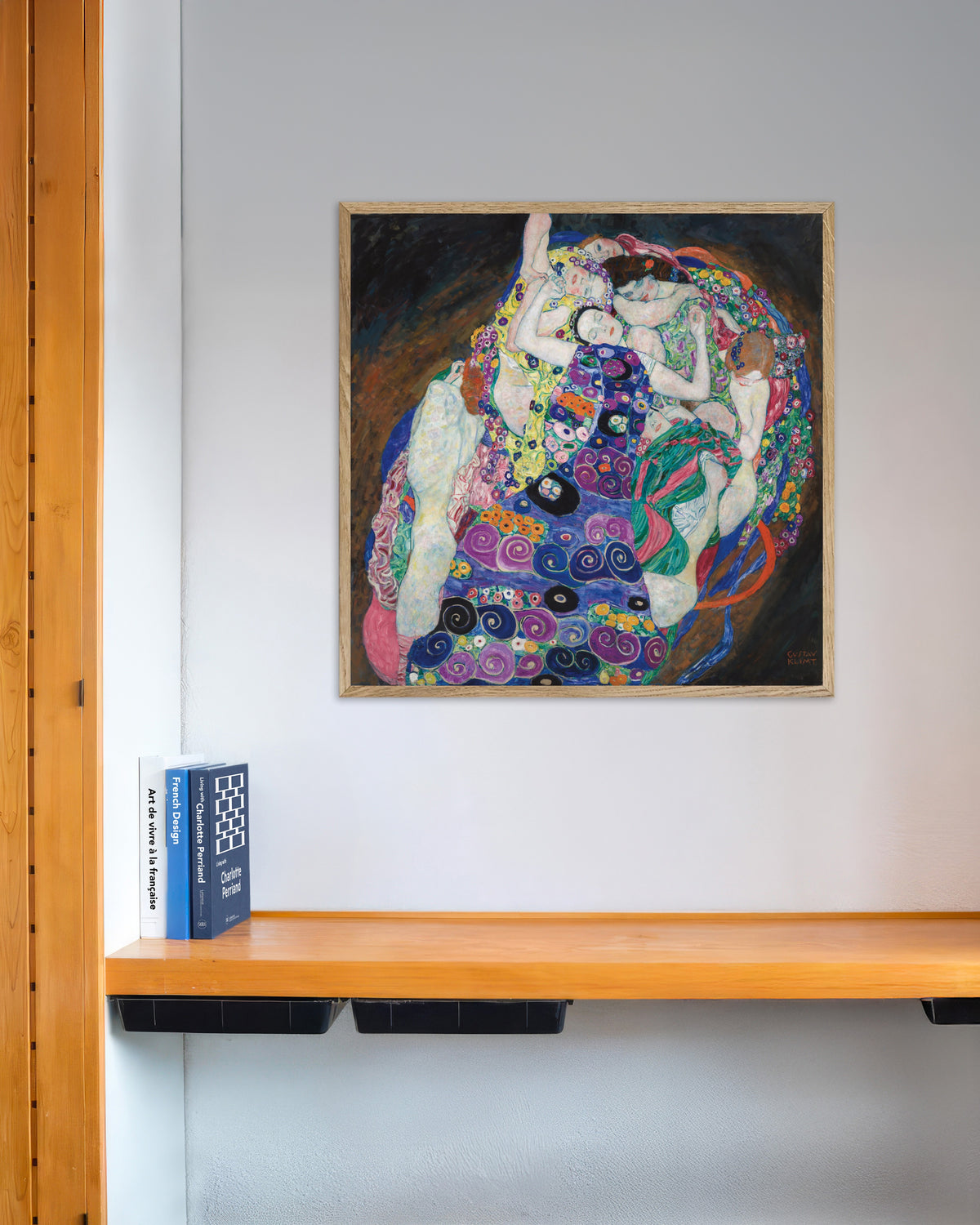 Plakat Jomfruen (1913) af Gustav Klimt med ramme i naturtræ