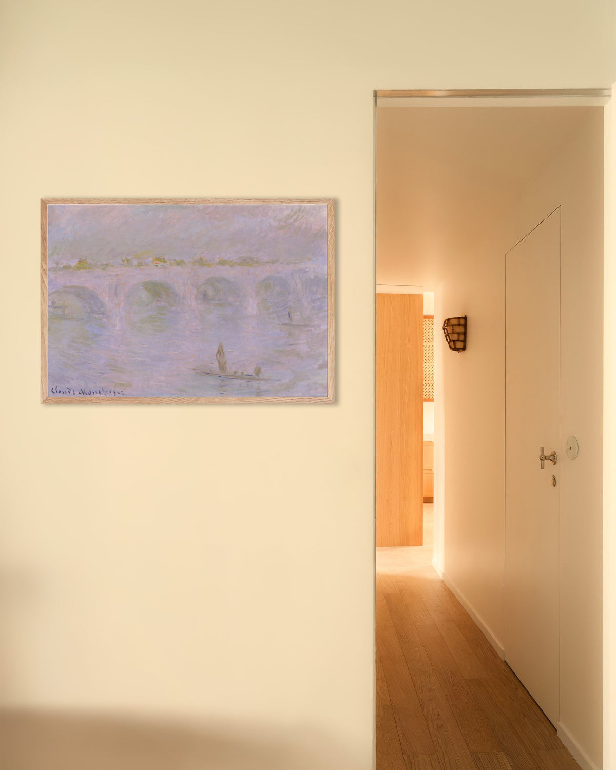 Plakat Waterloo Bridge, London (1902) af Claude Monet med ramme i naturtræ