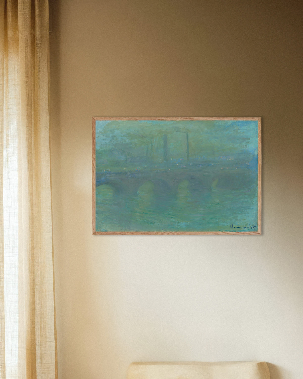 Plakat Waterloo Bridge, London, i tusmørke (1904) af Claude Monet med ramme i naturtræ