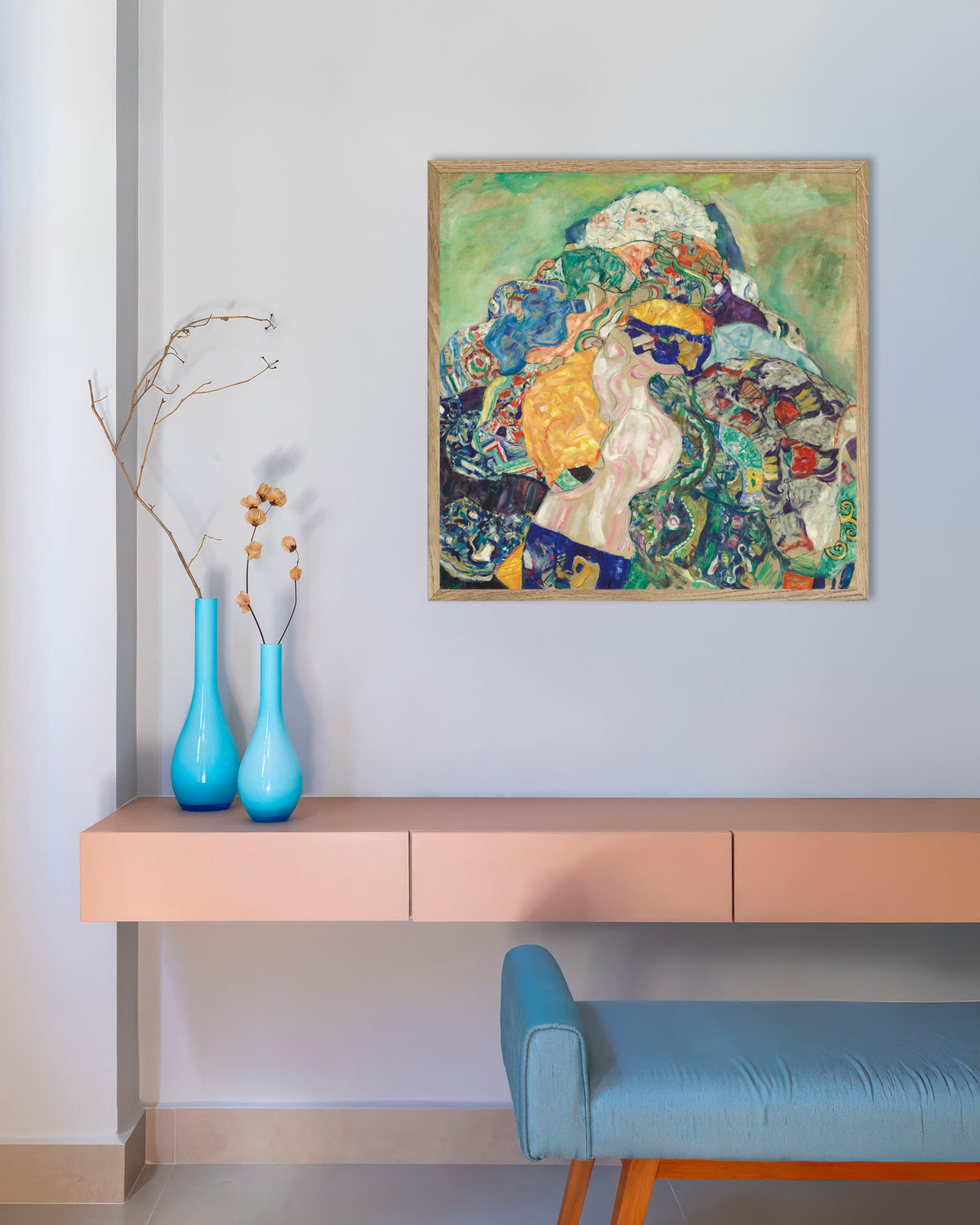 Plakat Baby (Vugge) (1917–1918) af Gustav Klimt med ramme i naturtræ