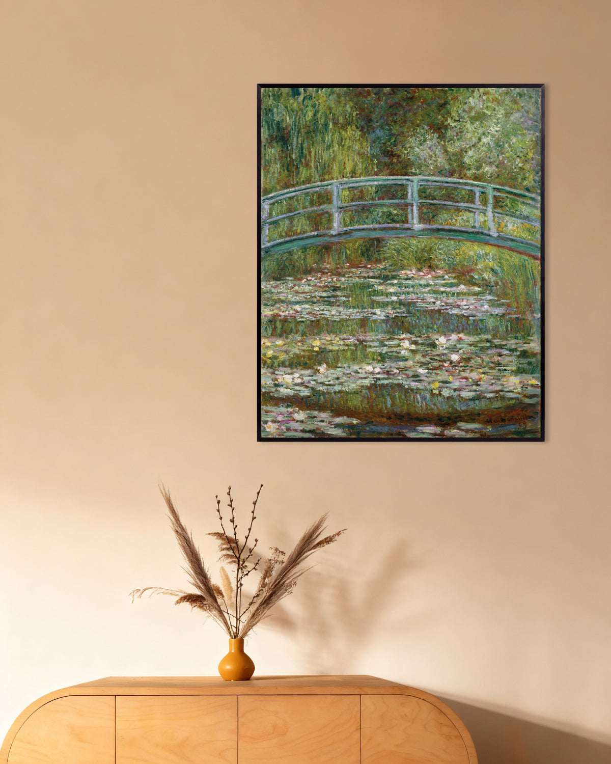 Plakat Bro over åkandedammen (1899) af Claude Monet med metalramme