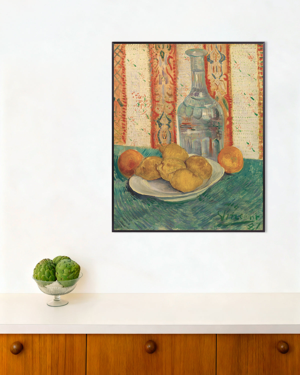 Poster med Karaffel og fad med citrusfrugter (1887) af Vincent van Gogh, med metalramme
