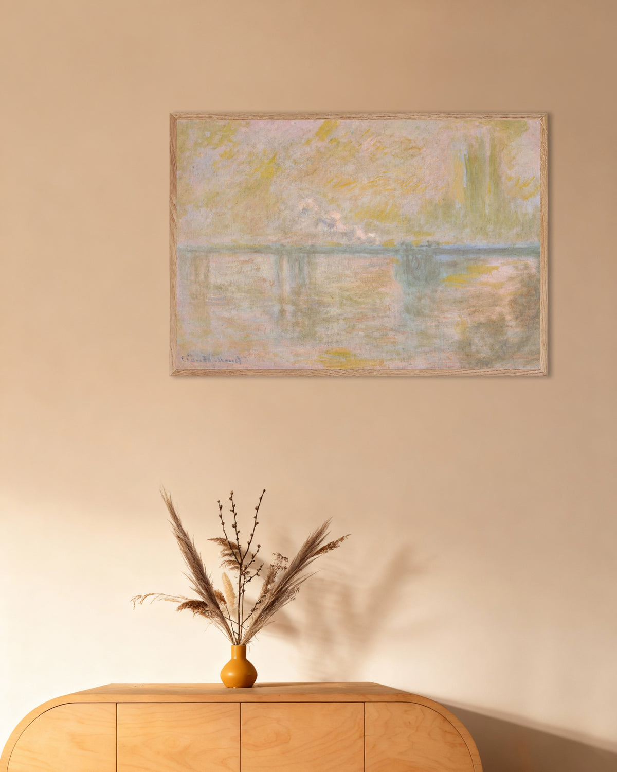 Plakat Charing Cross Bridge, London (ca. 1902) af Claude Monet med ramme i naturtræ