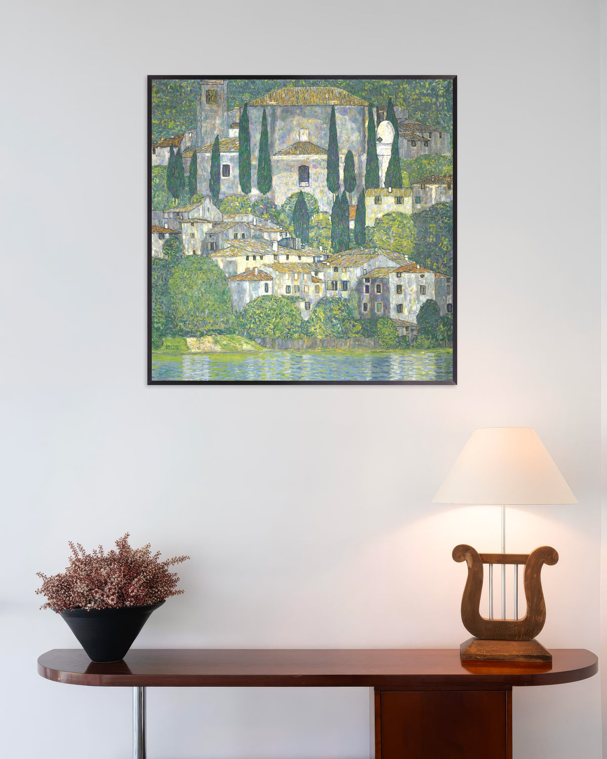 Plakat Kirke i Cassone (Landskab med cypresser) (1913) af Gustav Klimt med metalramme