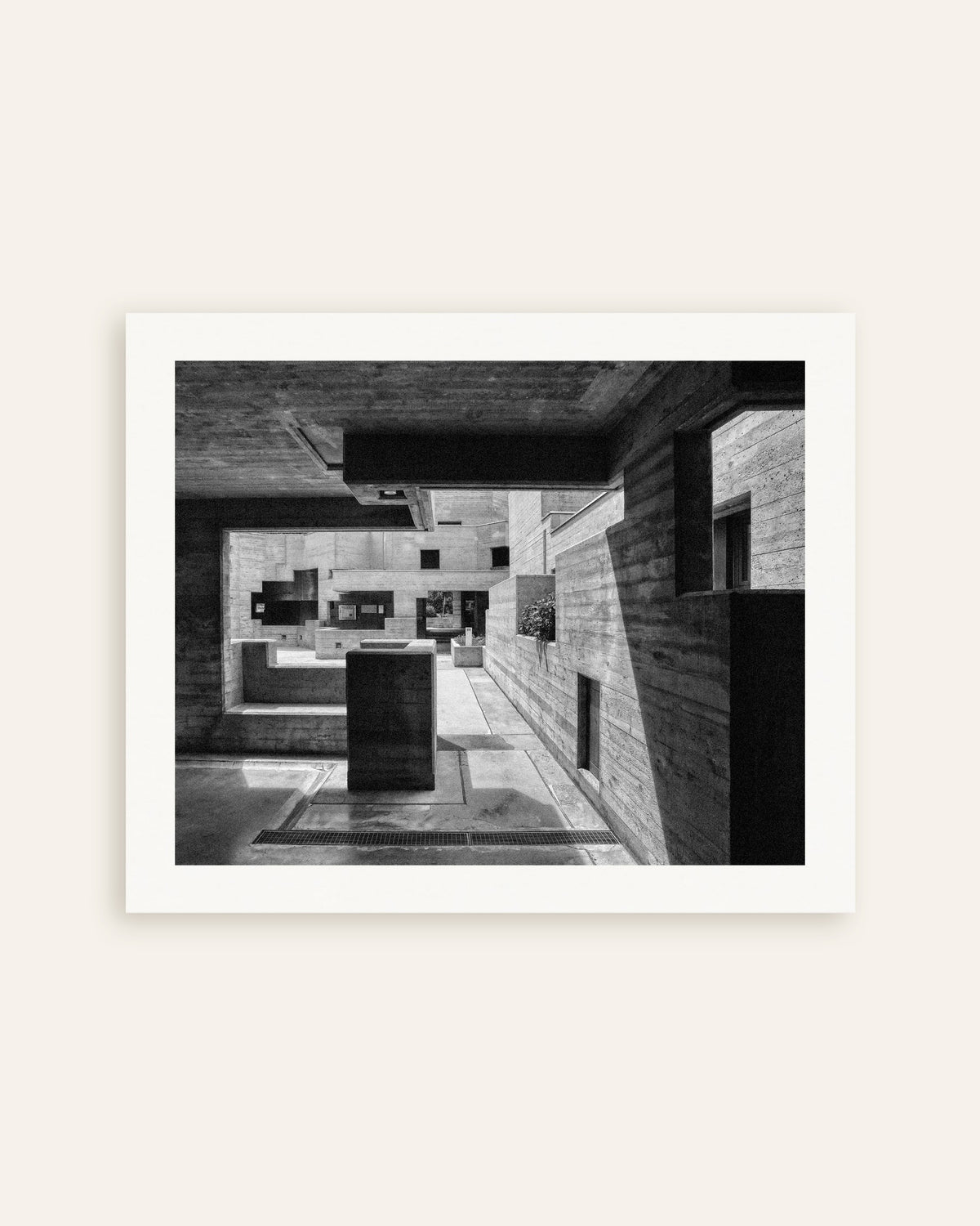 Plakat »Betongård gennem en ramme«, miniature