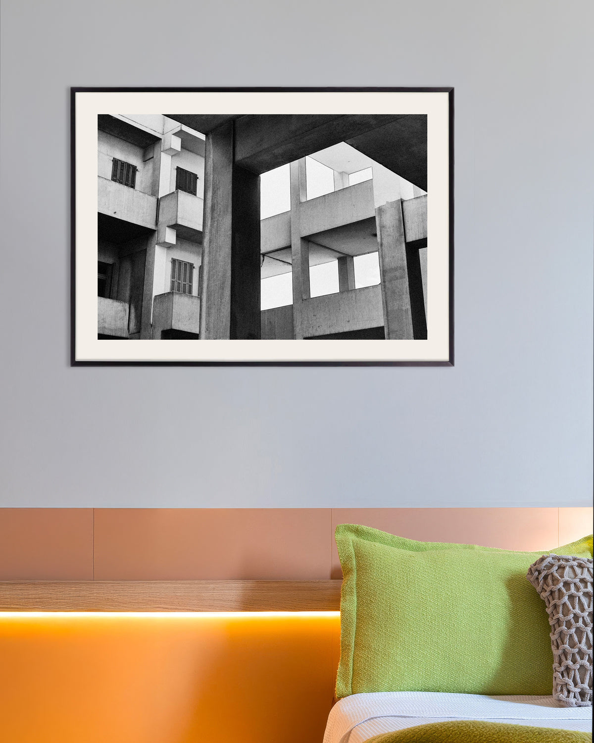 Plakat »Betonrammer og skodder« med metalramme