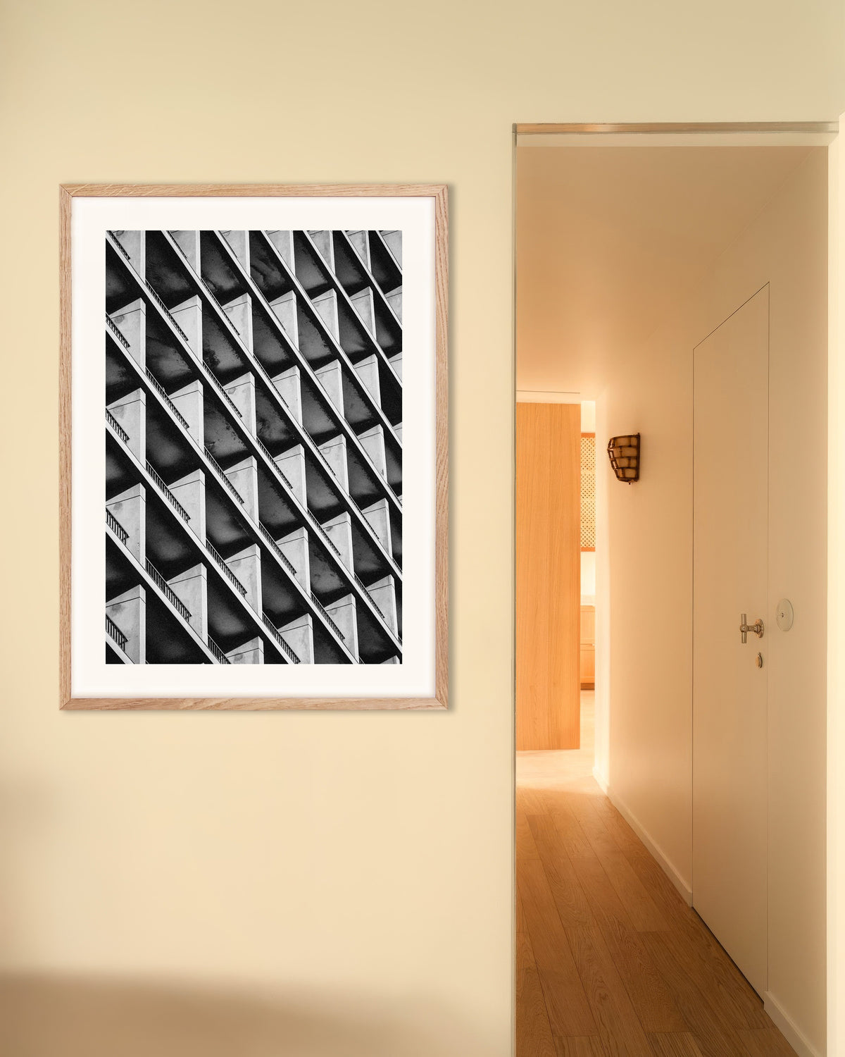Plakat »Balkonernes diagonale rytme« med ramme i naturtræ