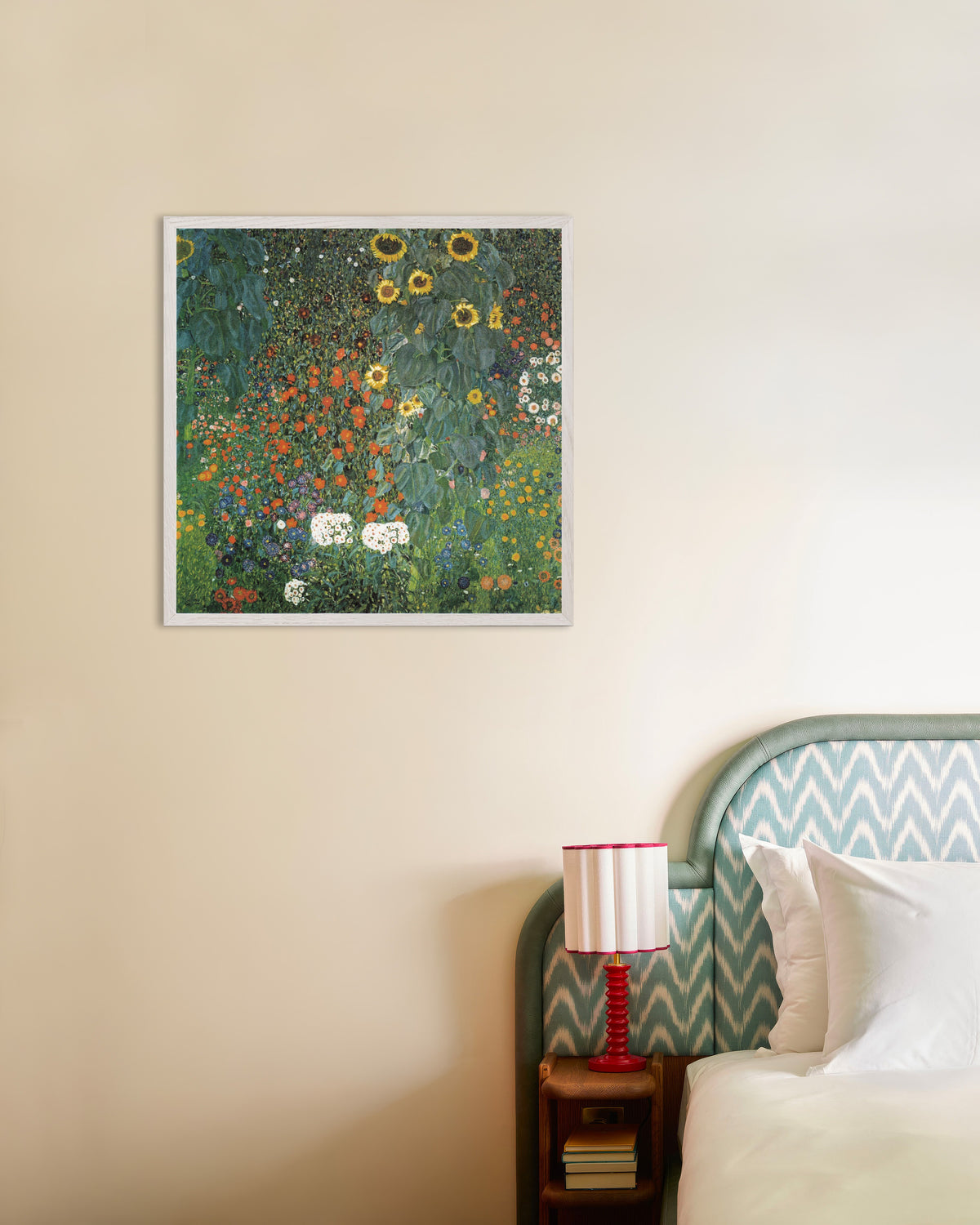 Plakat Bondehave med solsikker (1907) af Gustav Klimt med hvid træramme
