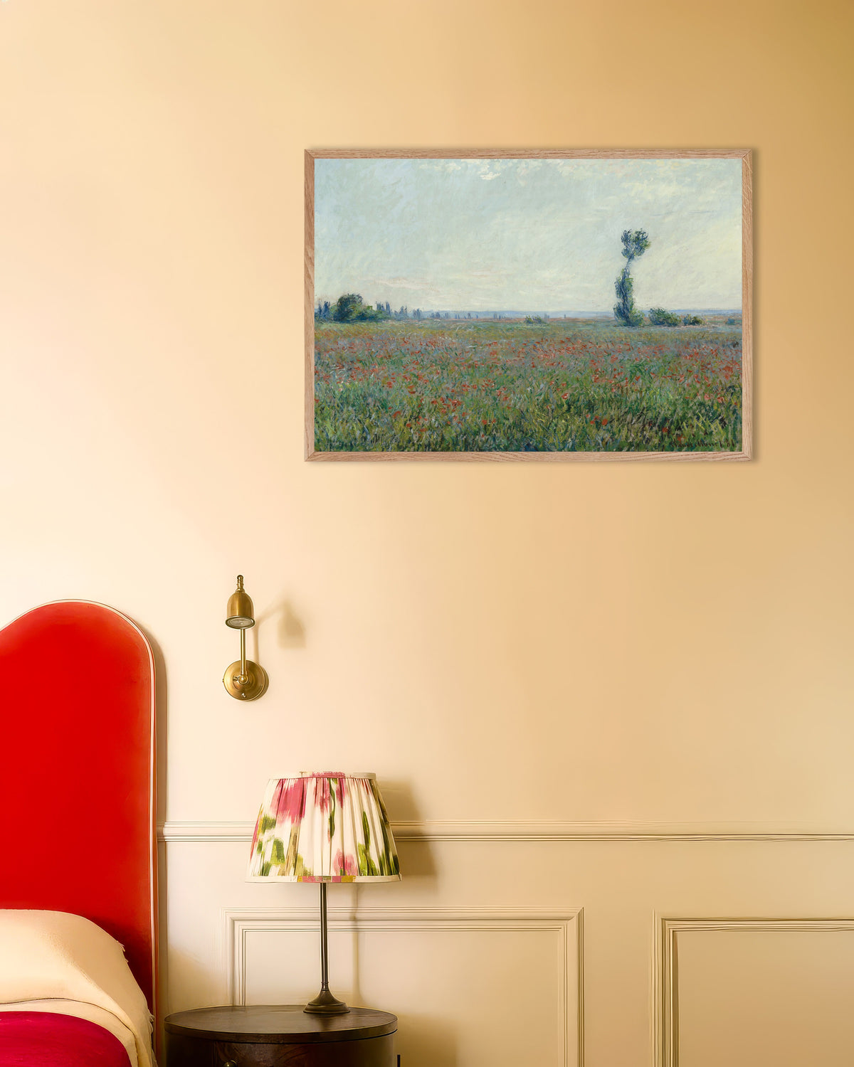 Plakat Valmuemark af Claude Monet med ramme i naturtræ
