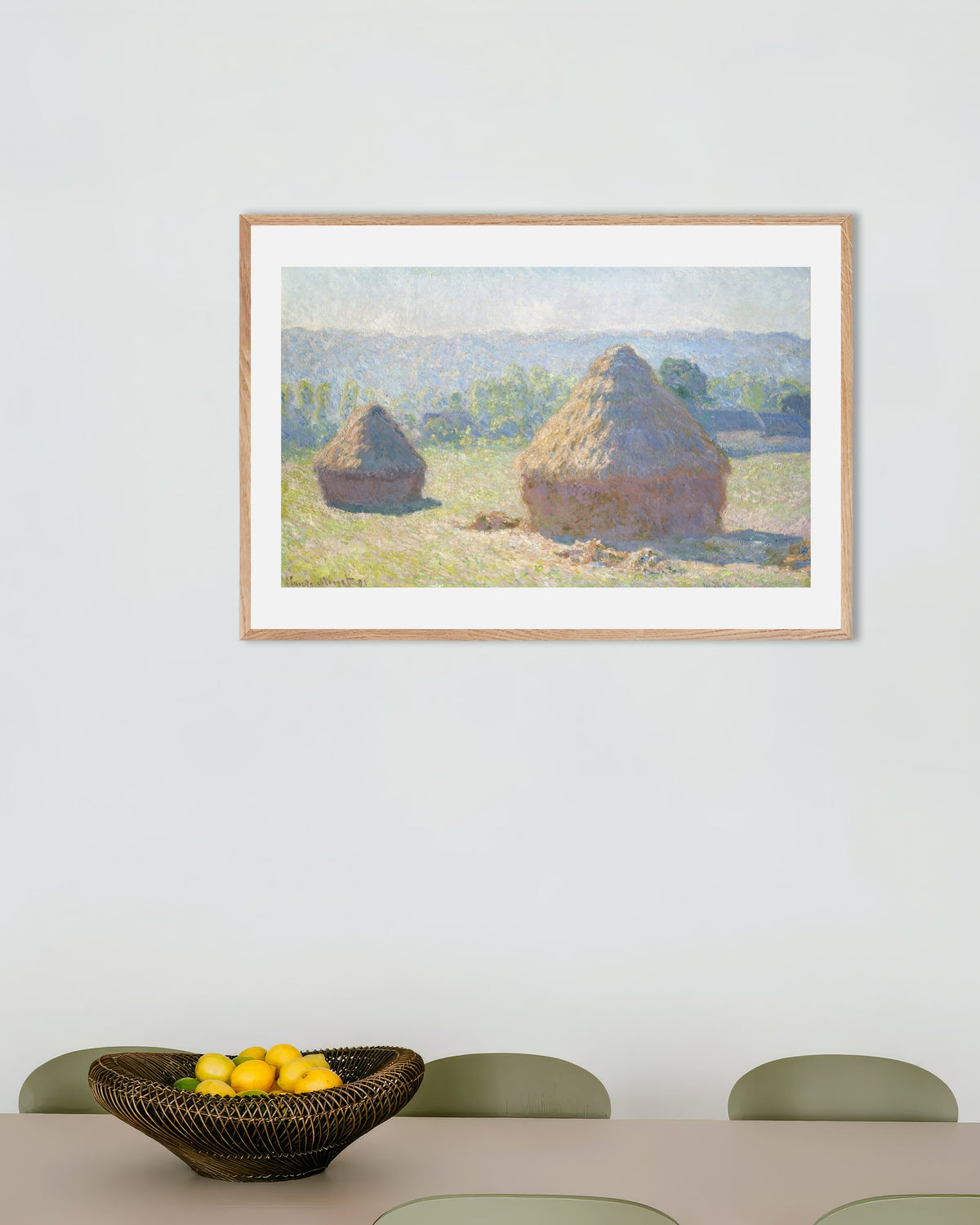 Plakat Kornstakke, sensommer (1891) af Claude Monet med ramme i naturtræ