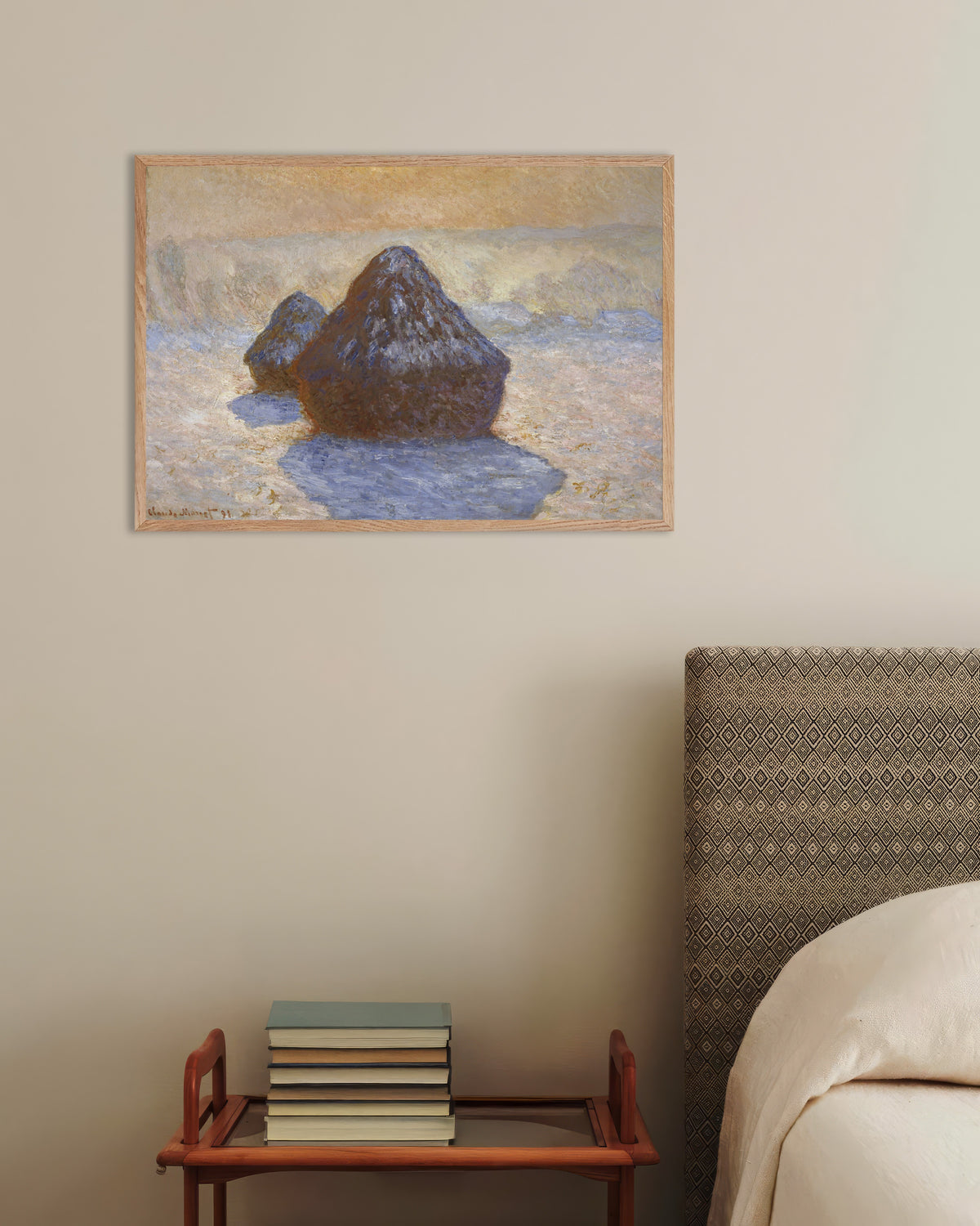 Plakat Kornstakke, sne (1891) af Claude Monet med ramme i naturtræ