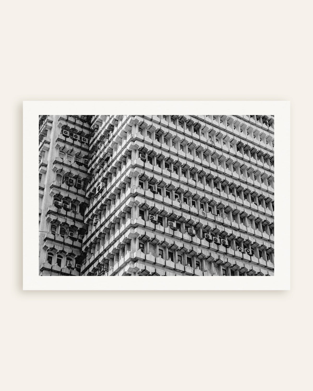 Plakat »Kontorfacade med bikagemønster«, miniature