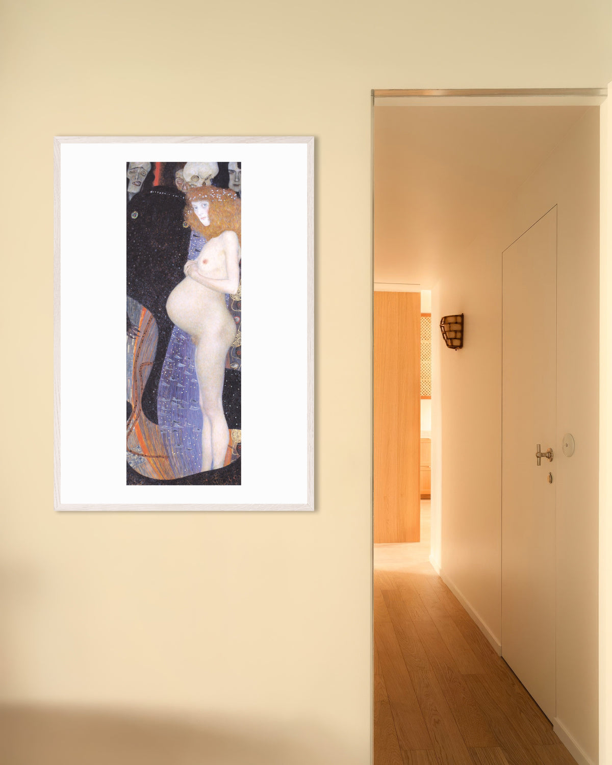 Plakat Håbet I (1903) af Gustav Klimt med hvid træramme