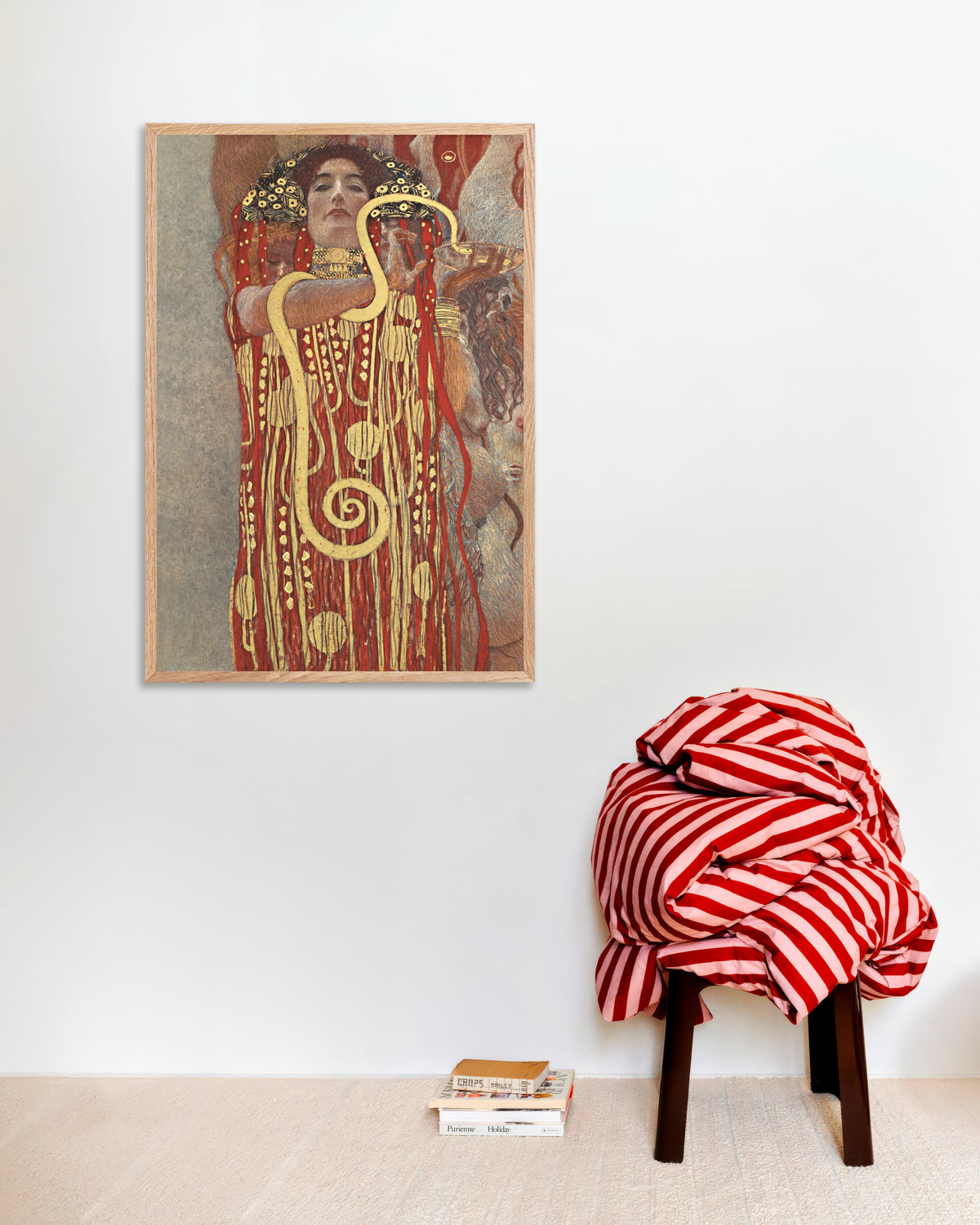 Plakat Hygieia, detalje af Medicinen (1907) af Gustav Klimt med ramme i naturtræ