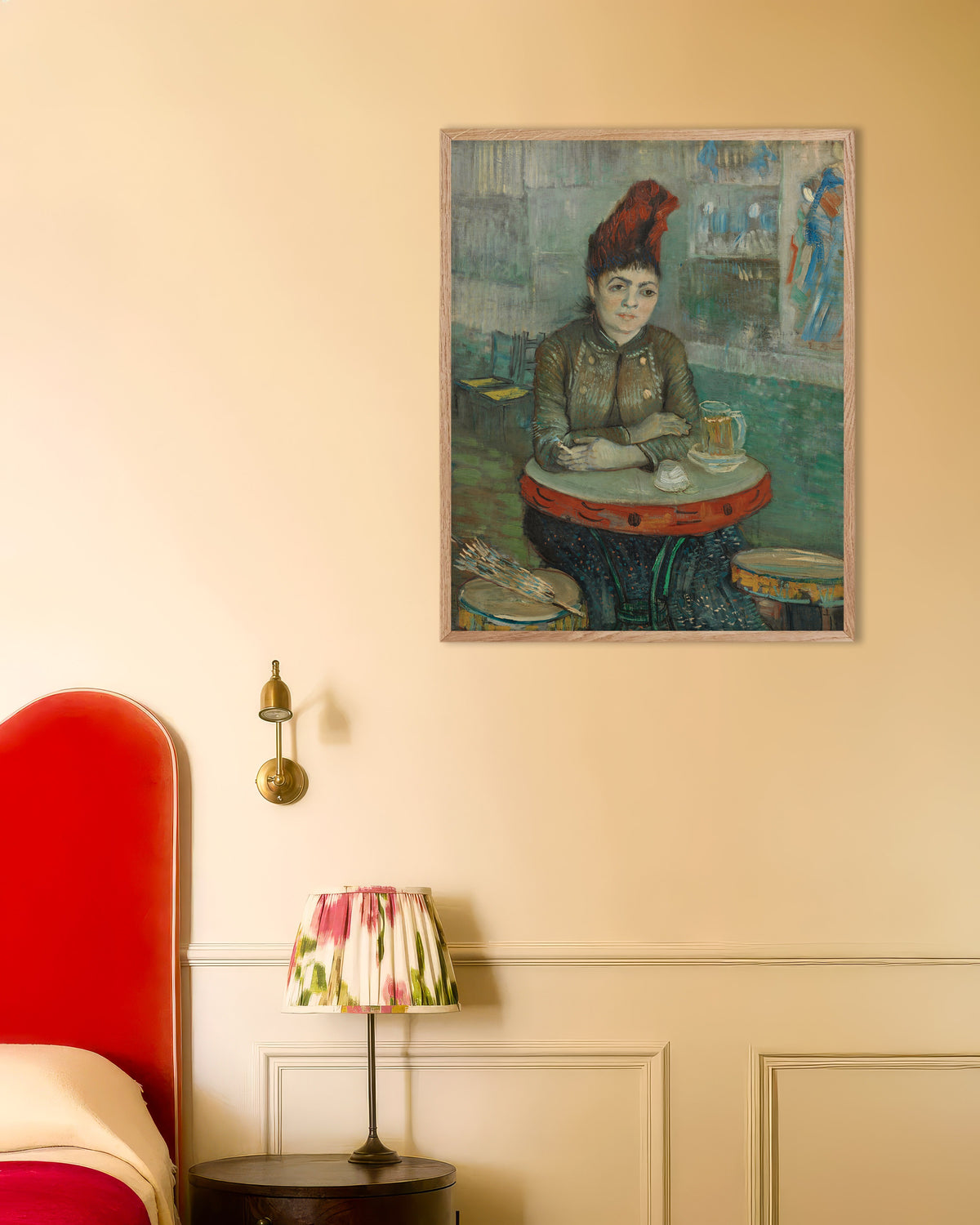 Poster af På caféen, Agostina Segatori i Le Tambourin (1887) af Vincent van Gogh med ramme i naturtræ