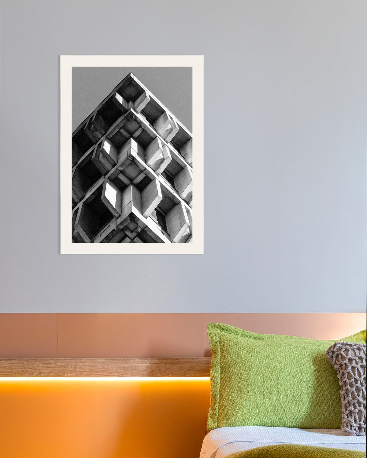 Plakat »Omvendt pyramide af betonklodser«