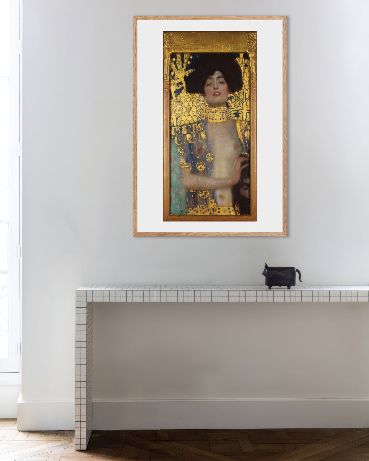 Plakat Judith I (1901) af Gustav Klimt med ramme i naturtræ